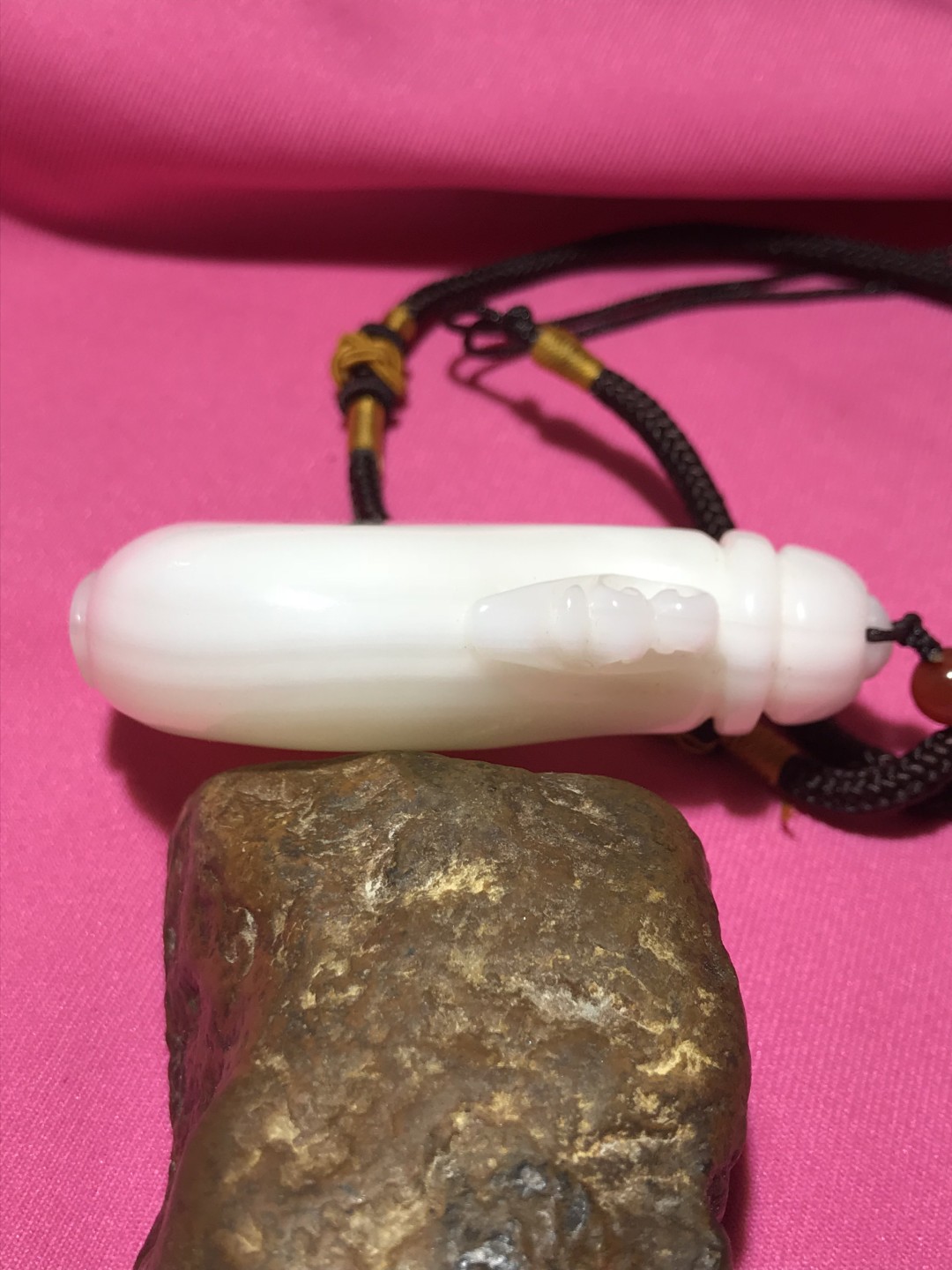精品奶白高玉化贝化玉雕刻宝瓶大吊坠（把件）一个，