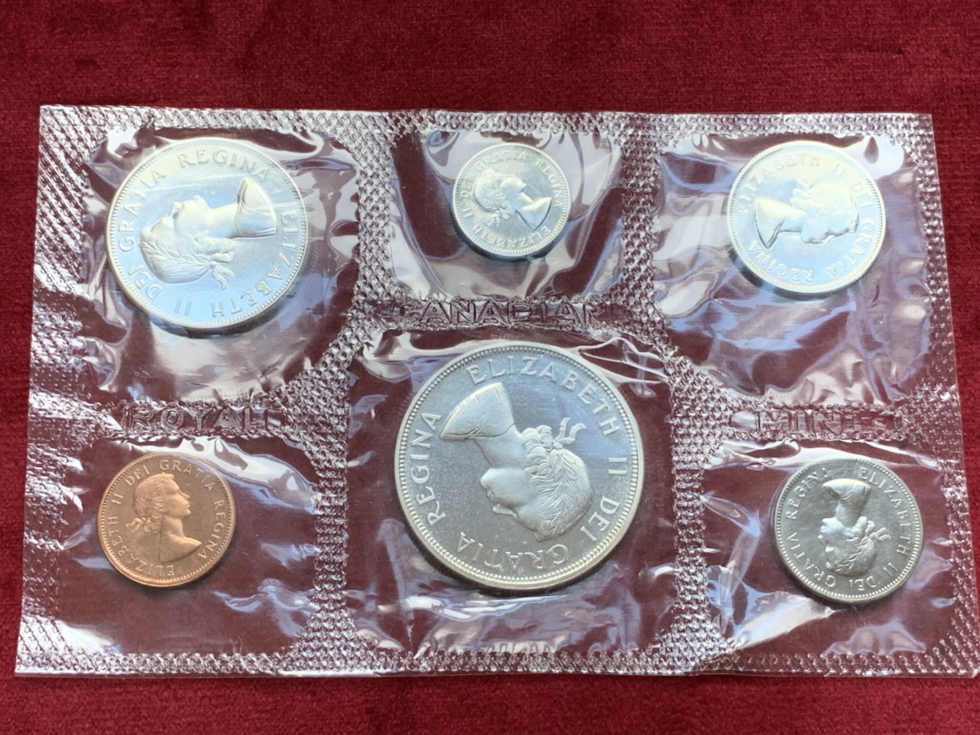 《竞宝斋》第74场-套币裸币专场 本周日，周一，周四.3场连拍（全场不限金额包邮） 加拿大1964年 六枚套 其中4枚银币 封装