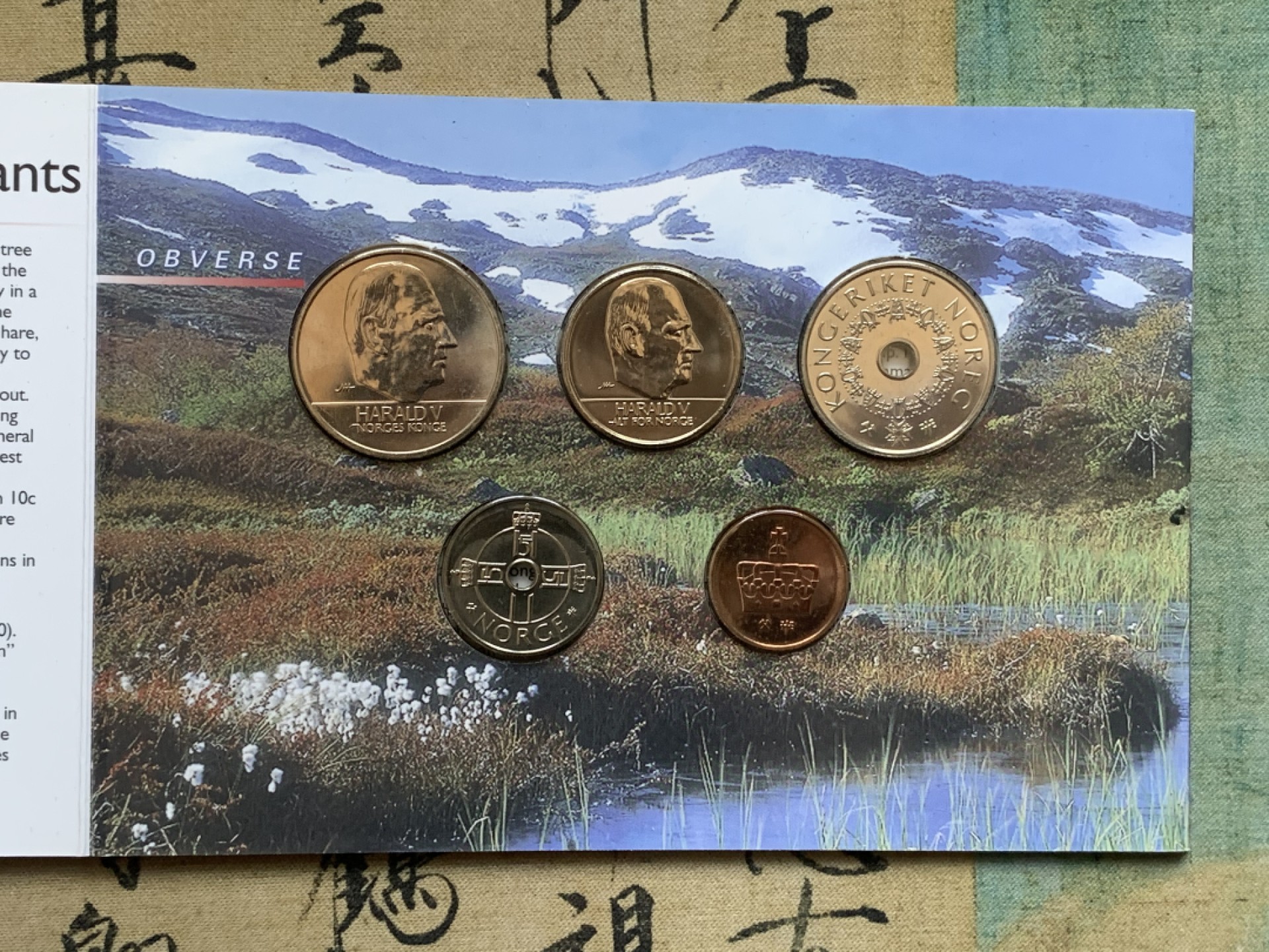 《竞宝斋》第74场-套币裸币专场 本周日，周一，周四.3场连拍（全场不限金额包邮） 卡装 挪威 2001年 哈拉尔五世国王 五枚套 不同面值 封装套币