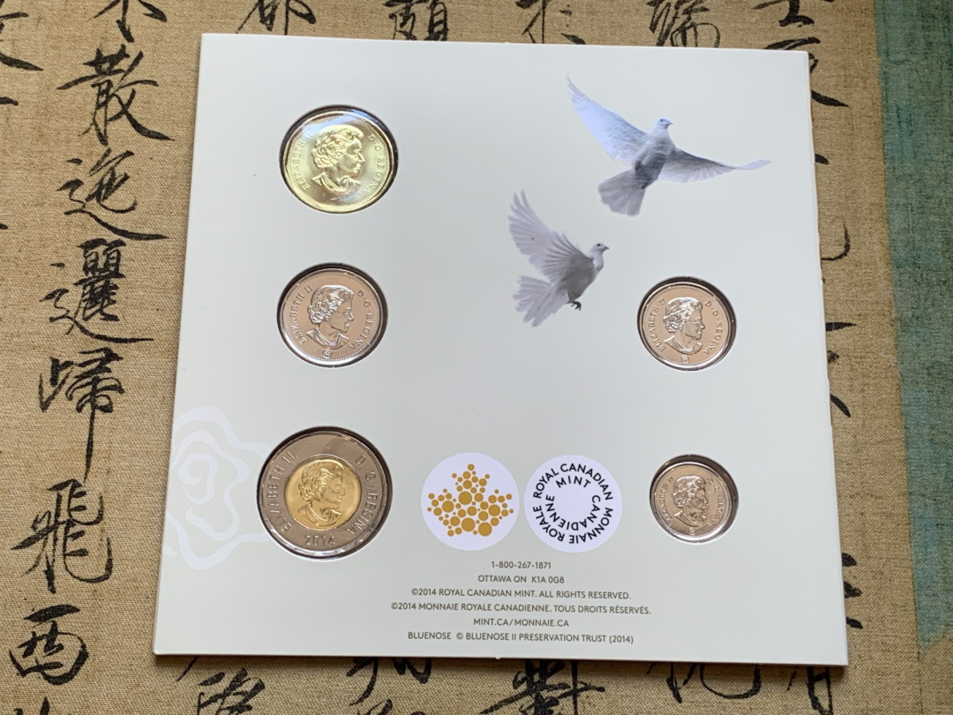 《竞宝斋》第74场-套币裸币专场 本周日，周一，周四.3场连拍（全场不限金额包邮） 2套 卡装 加拿大 2014年 五枚装套币 最大面值2元 原装塑料套子 完美状态