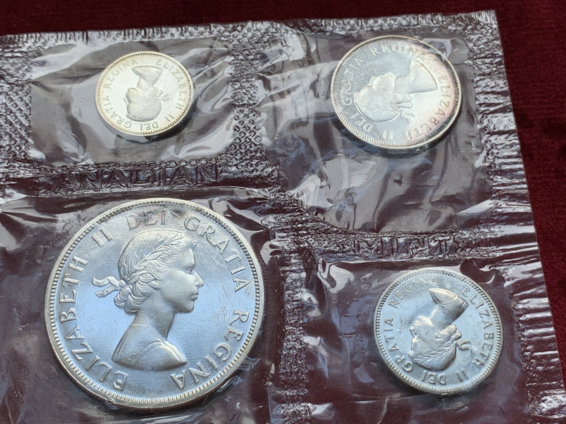 《竞宝斋》第74场-套币裸币专场 本周日，周一，周四.3场连拍（全场不限金额包邮） 加拿大1963年 六枚套 其中4枚银币 封装