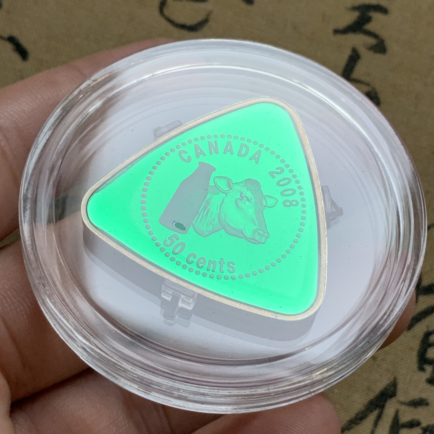 《竞宝斋》第74场-套币裸币专场 本周日，周一，周四.3场连拍（全场不限金额包邮） 原盒证书 加拿大2008年 奶牛三角精制银币 20克925银 加拿大唯一一款三角形银币