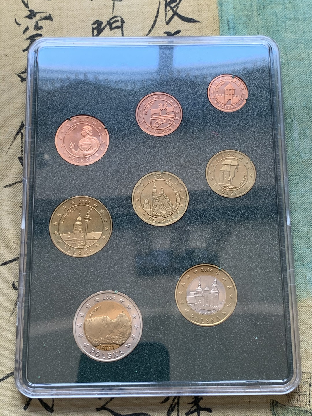 《竞宝斋》第74场-套币裸币专场 本周日，周一，周四.3场连拍（全场不限金额包邮） 卡装 波兰2004年 八枚套1分到2欧元 ESSAI厂试铸欧元套币