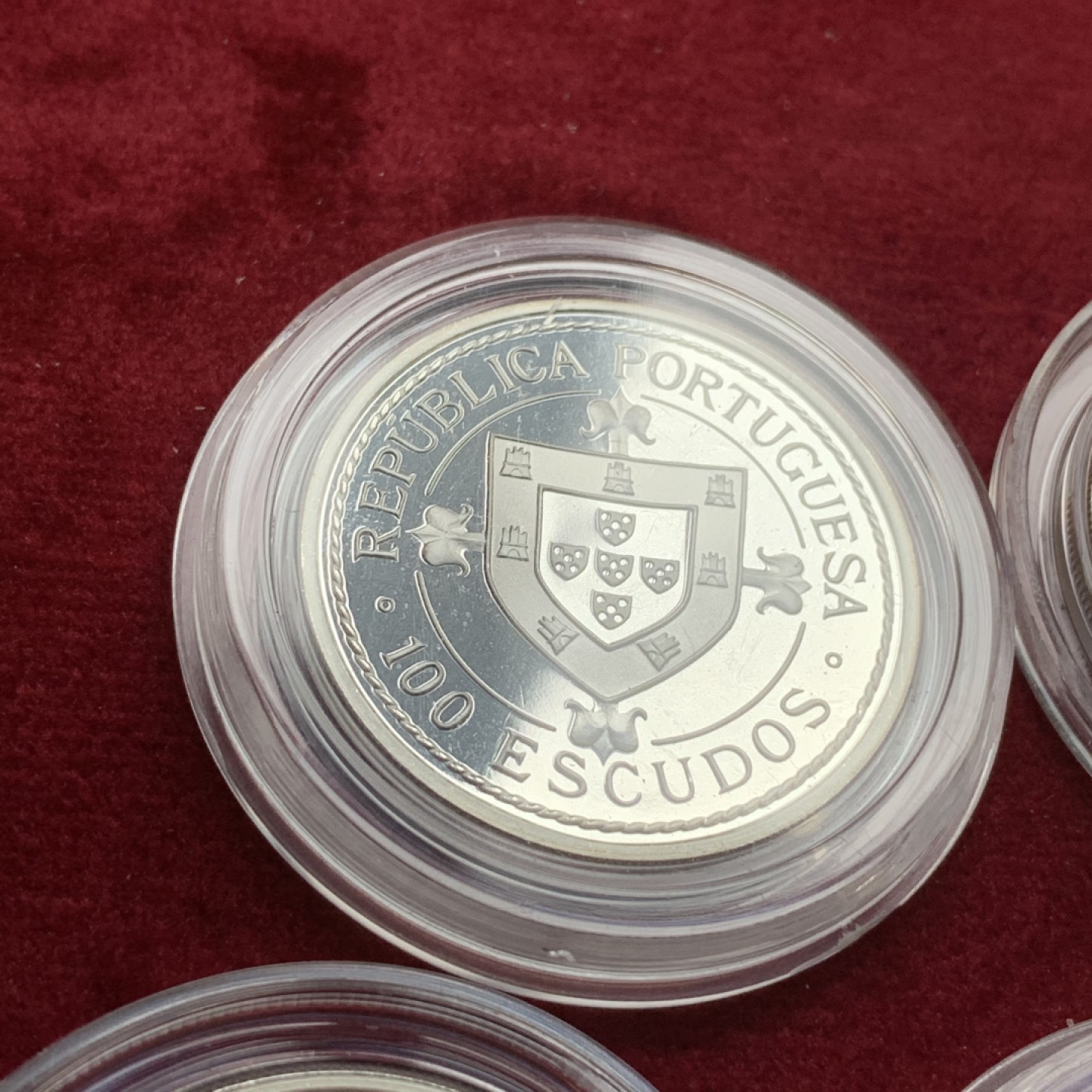 《竞宝斋》第74场-套币裸币专场 本周日，周一，周四.3场连拍（全场不限金额包邮） 原盒证书葡萄牙1988年帆船系列100埃斯库多 精制银币 一流状态