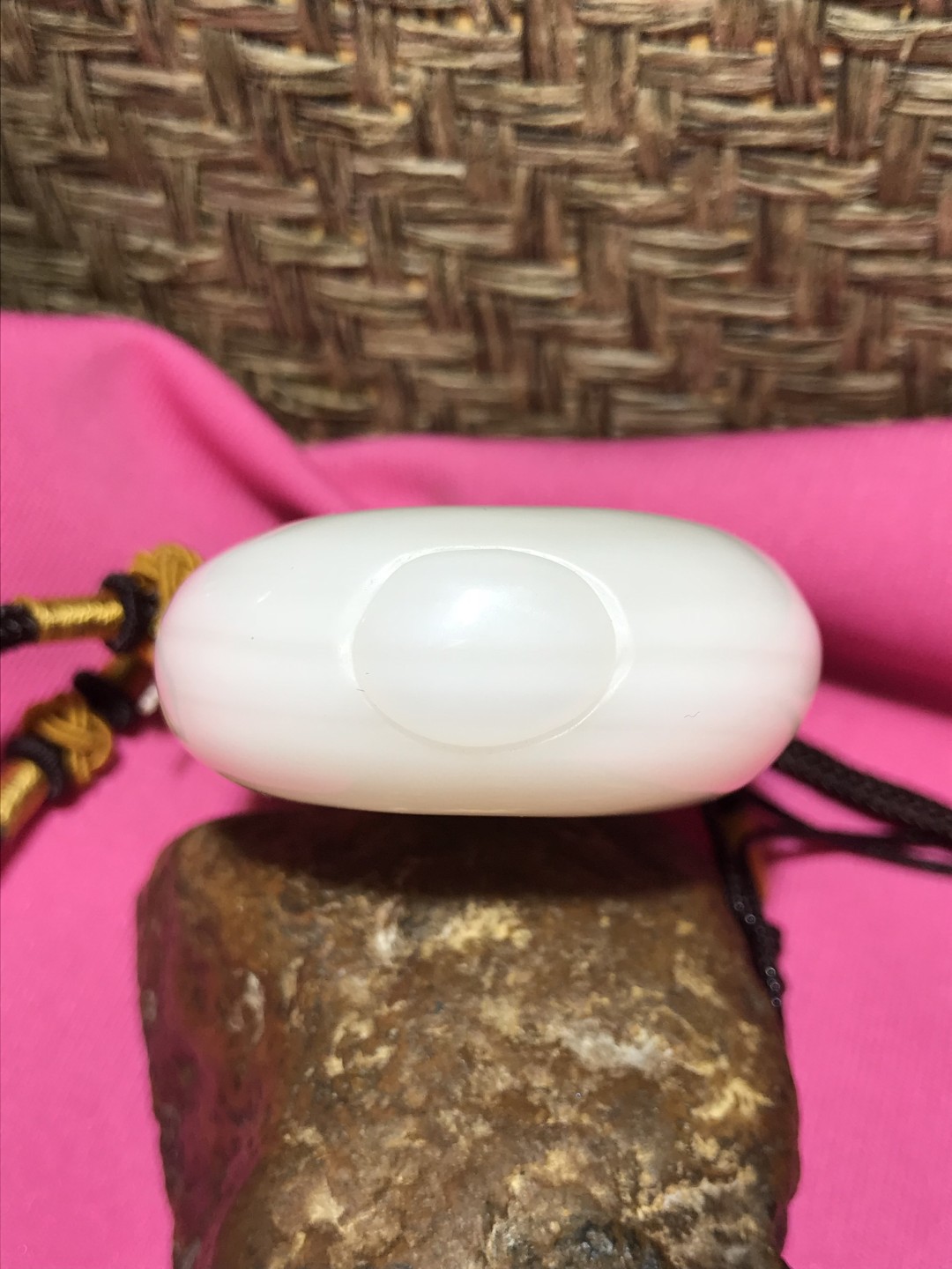 精品奶白高玉化贝化玉雕刻宝瓶大吊坠（把件）一个，