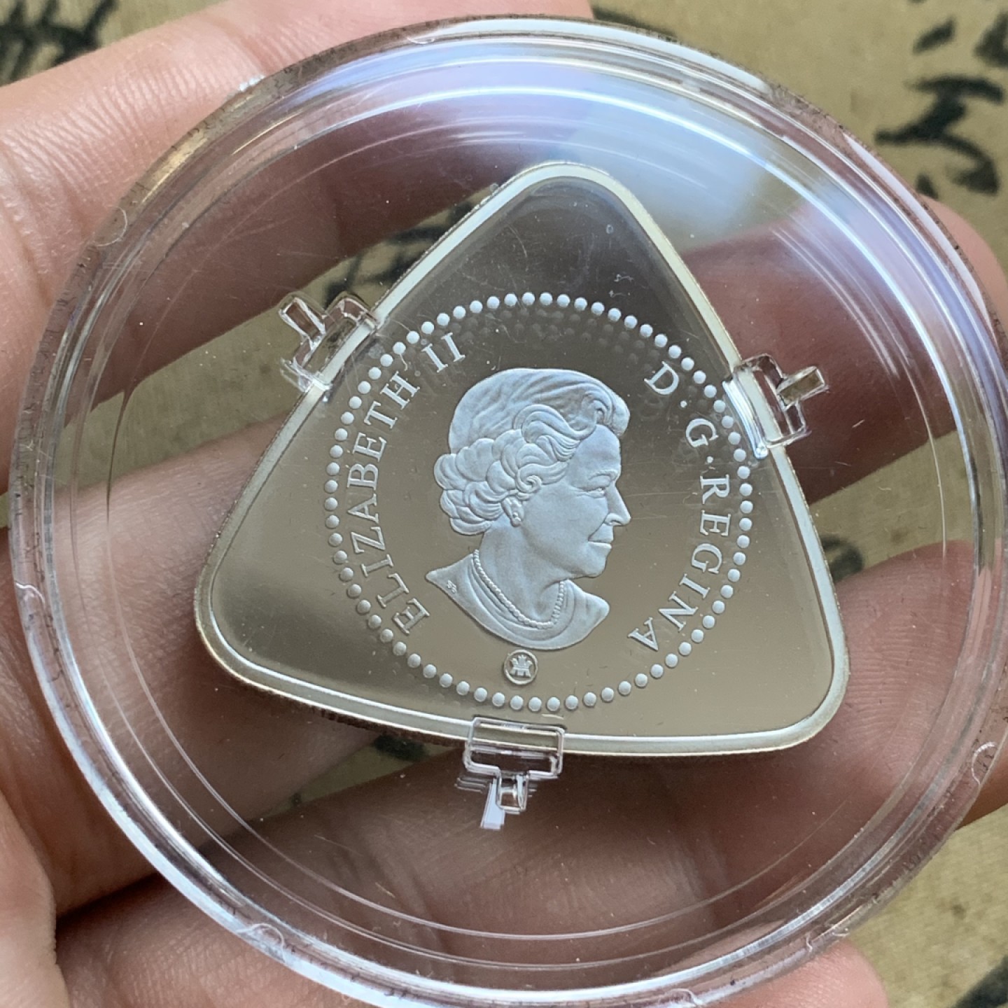 《竞宝斋》第74场-套币裸币专场 本周日，周一，周四.3场连拍（全场不限金额包邮） 原盒证书 加拿大2008年 奶牛三角精制银币 20克925银 加拿大唯一一款三角形银币