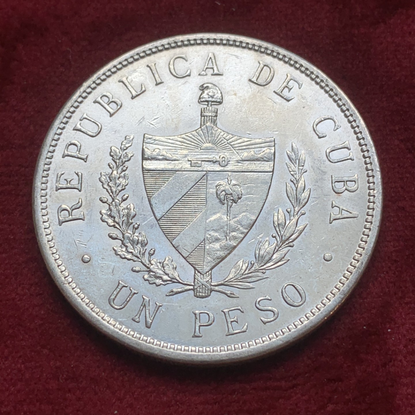 《竞宝斋》第74场-套币裸币专场 本周日，周一，周四.3场连拍（全场不限金额包邮） 古巴1932年大五星1比索 大银币 底光 无磕碰划痕 自己送评