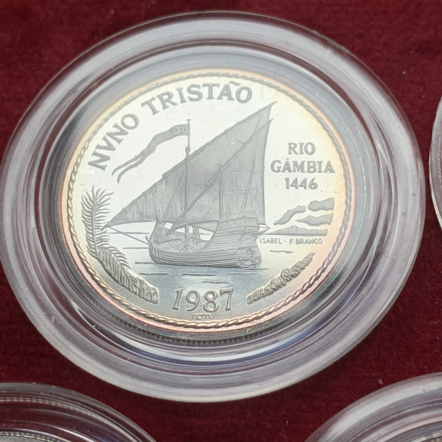 《竞宝斋》第74场-套币裸币专场 本周日，周一，周四.3场连拍（全场不限金额包邮） 原盒证书葡萄牙1988年帆船系列100埃斯库多 精制银币 一流状态