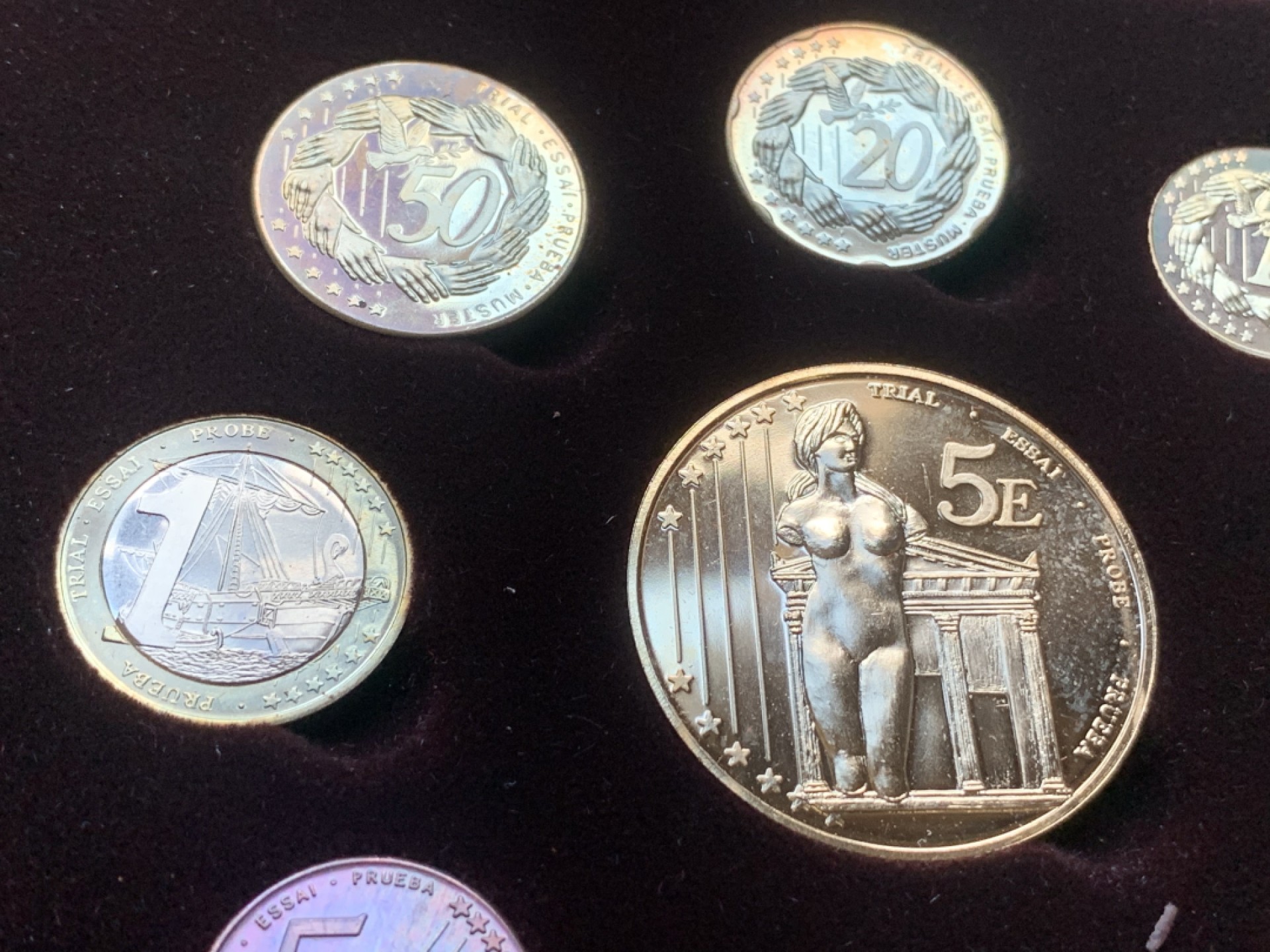 《竞宝斋》第74场-套币裸币专场 本周日，周一，周四.3场连拍（全场不限金额包邮） 原盒证书 塞浦路斯 2004年 ESSAI厂 试铸欧元 九枚套 套币