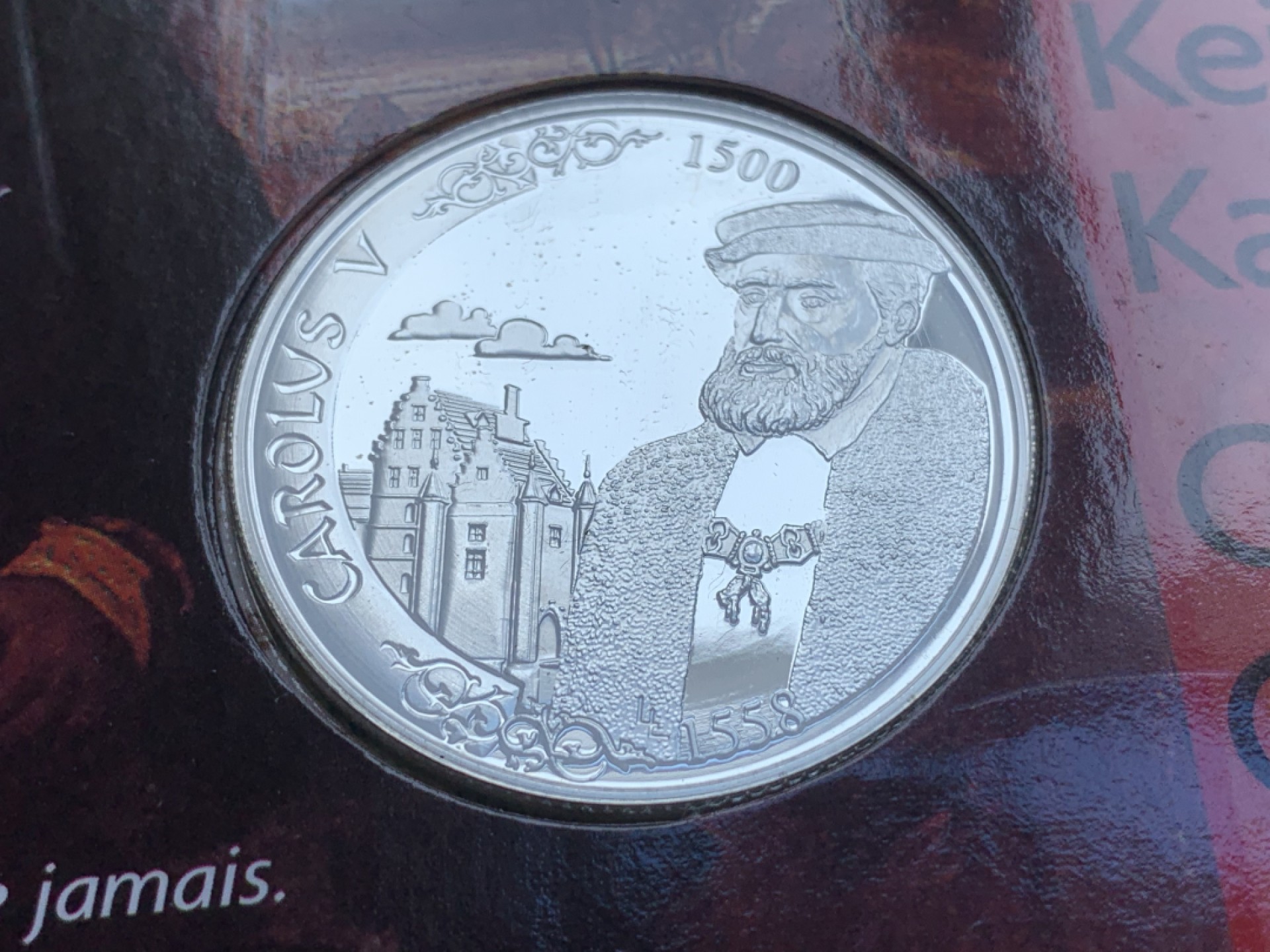 《竞宝斋》第74场-套币裸币专场 本周日，周一，周四.3场连拍（全场不限金额包邮） 卡装 比利时 2000年 卡尔五世纪念 500法郎大银币 22.85克 925银