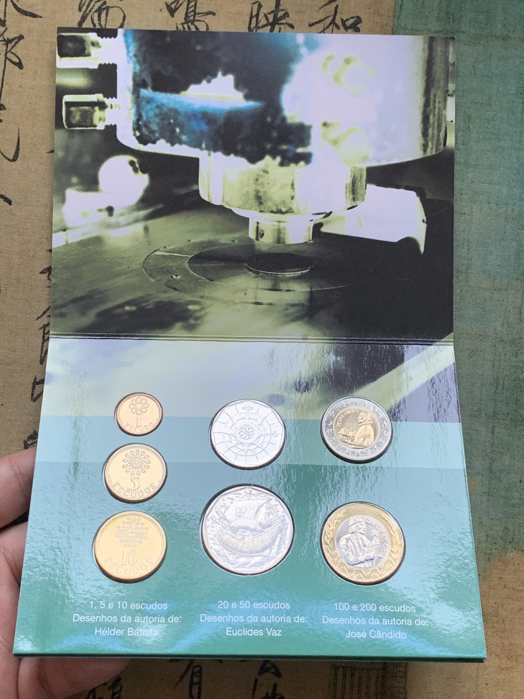 《竞宝斋》第74场-套币裸币专场 本周日，周一，周四.3场连拍（全场不限金额包邮） 卡装 葡萄牙2001年 欧元前最后的套币 七枚套 封装套币