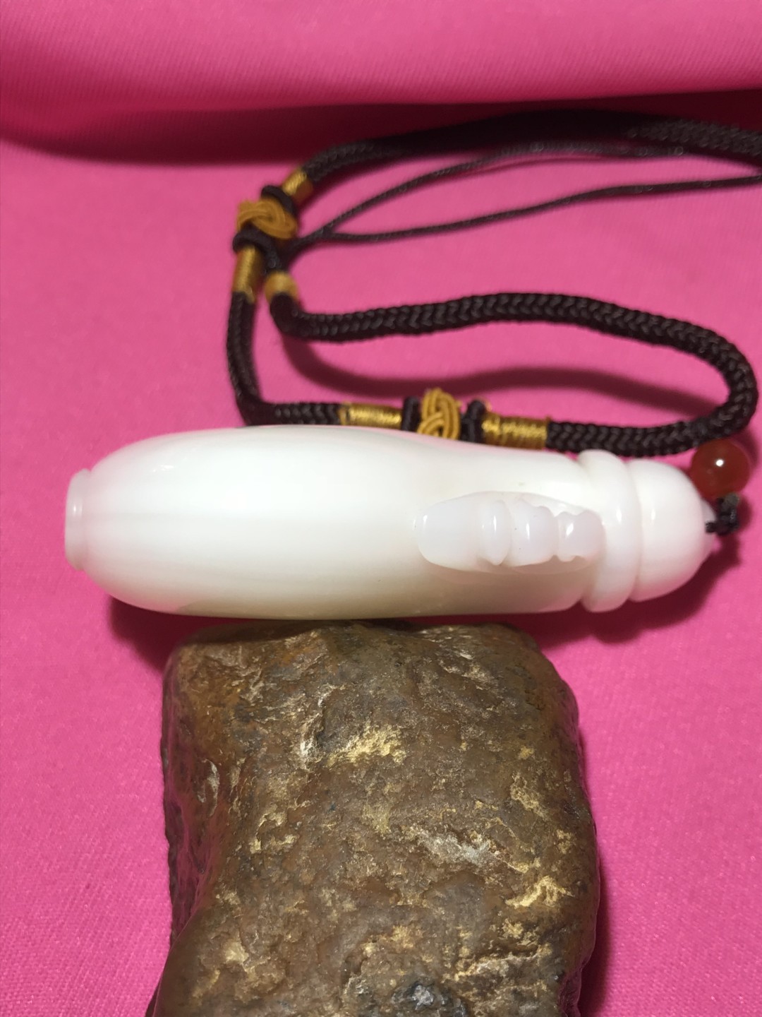 精品奶白高玉化贝化玉雕刻宝瓶大吊坠（把件）一个，