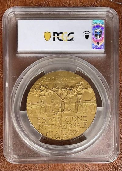 意大利米兰1906劳工科学世博会纪念章   PGCS SP65国际米兰世博会，(Johnson Medal)圣约逊章牌，62mm 160克，铜质喷砂镀金工艺。稀少，官网唯一的一枚评级章。最新NFC防伪技术。非常稀少！