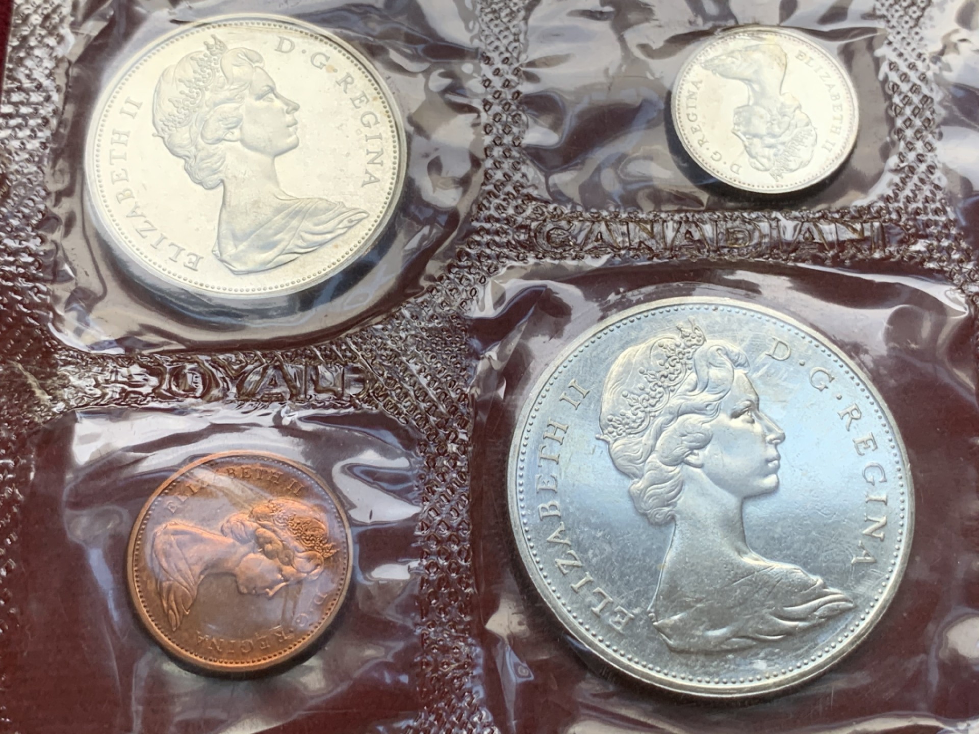 《竞宝斋》第74场-套币裸币专场 本周日，周一，周四.3场连拍（全场不限金额包邮） 加拿大1965年 六枚套 其中4枚银币 封装