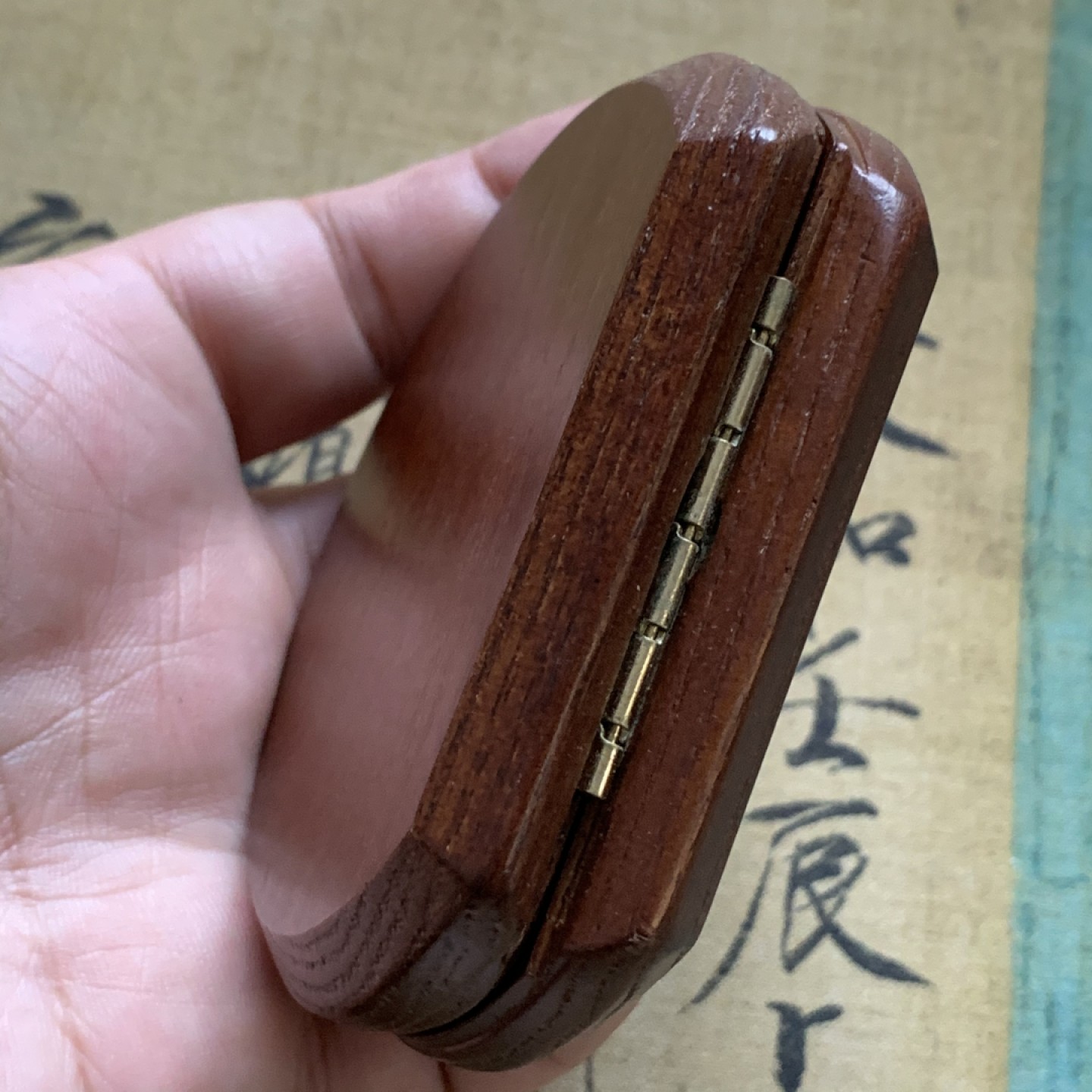 《竞宝斋》第74场-套币裸币专场 本周日，周一，周四.3场连拍（全场不限金额包邮） 原盒证书 西班牙1999年巴塞罗那市政府成立 750 周年 2000比塞塔精制大银币