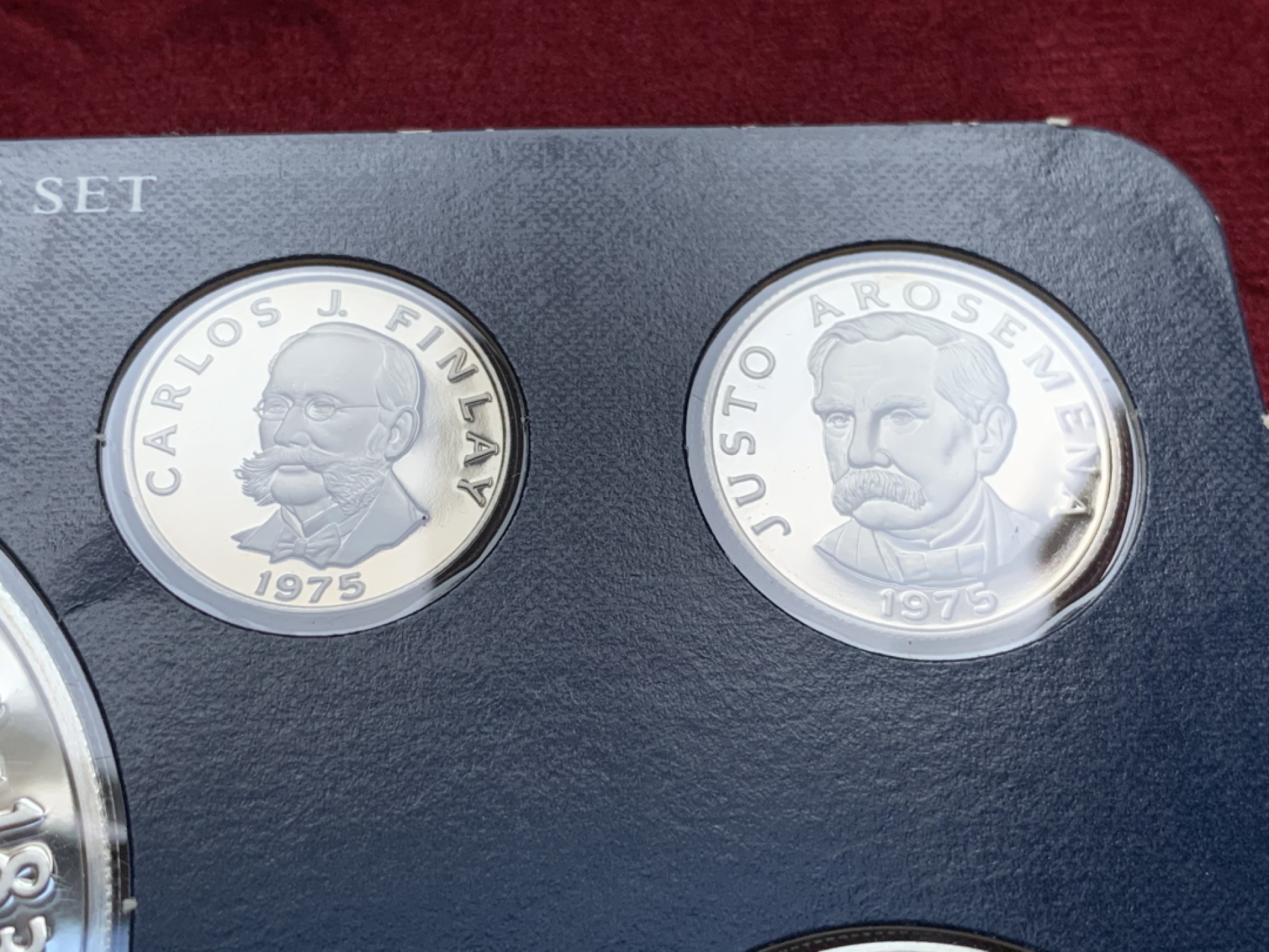 《竞宝斋》第74场-套币裸币专场 本周日，周一，周四.3场连拍（全场不限金额包邮） 原盒证书 巴拿马1975年精制套币9枚 其中三枚最大的是925银币 总银币重量192克