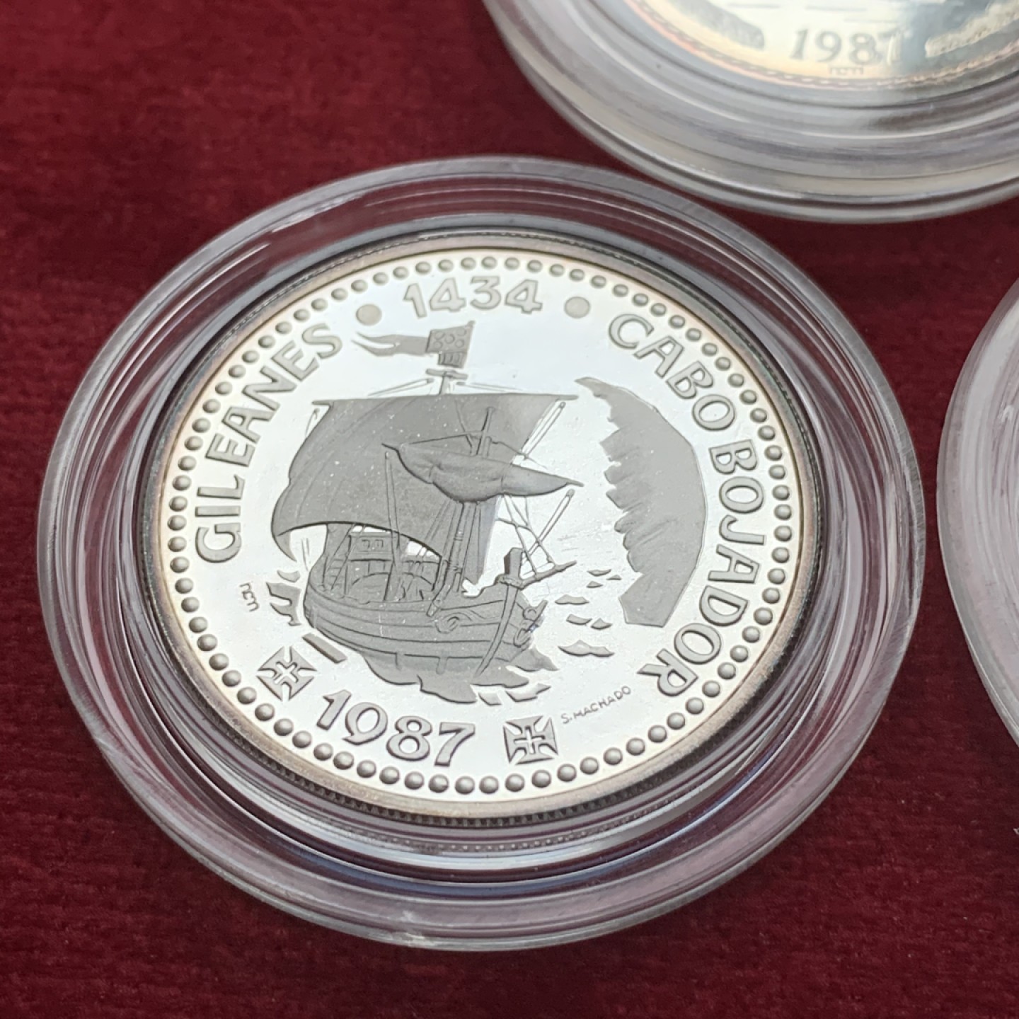 《竞宝斋》第74场-套币裸币专场 本周日，周一，周四.3场连拍（全场不限金额包邮） 原盒证书葡萄牙1988年帆船系列100埃斯库多 精制银币 一流状态