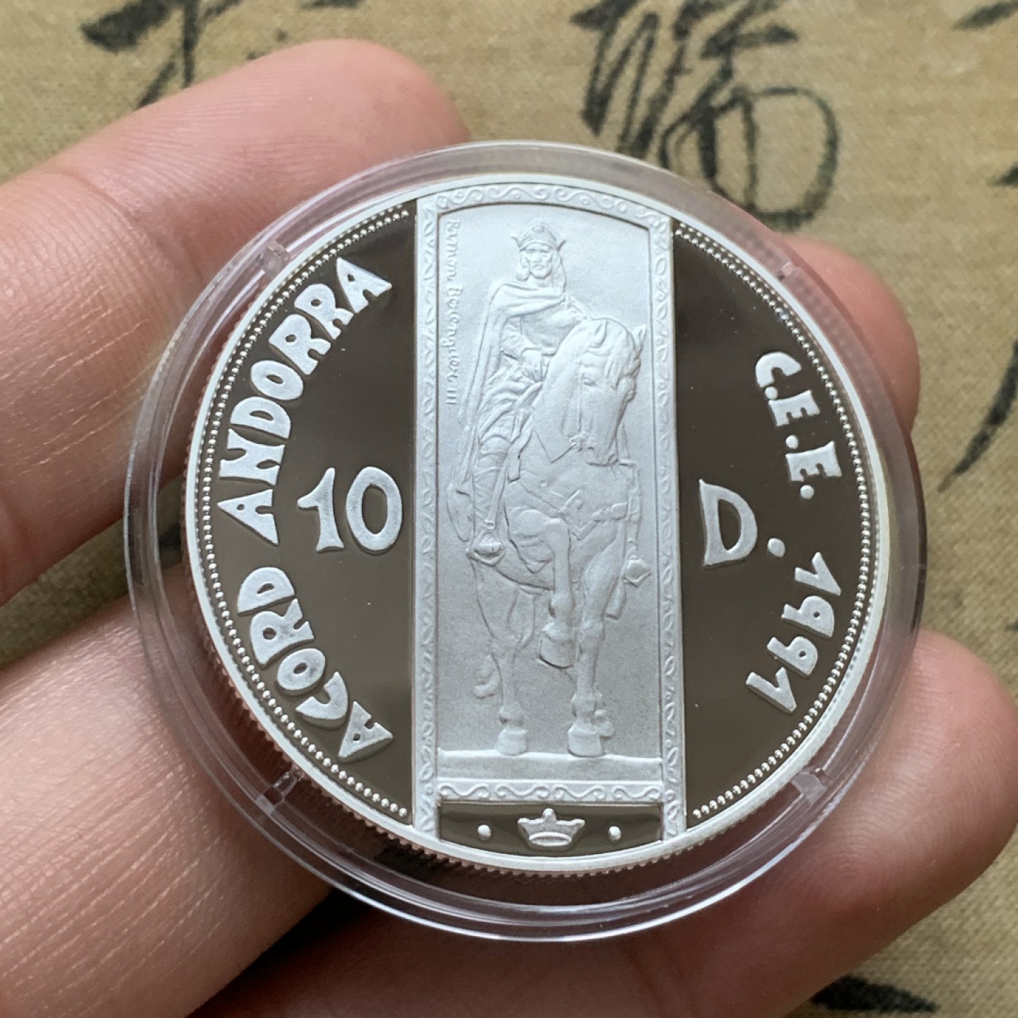 《竞宝斋》第74场-套币裸币专场 本周日，周一，周四.3场连拍（全场不限金额包邮） 原蓝盒证书安道尔1991年佩德罗三世像10第纳尔精制大银币31.47克