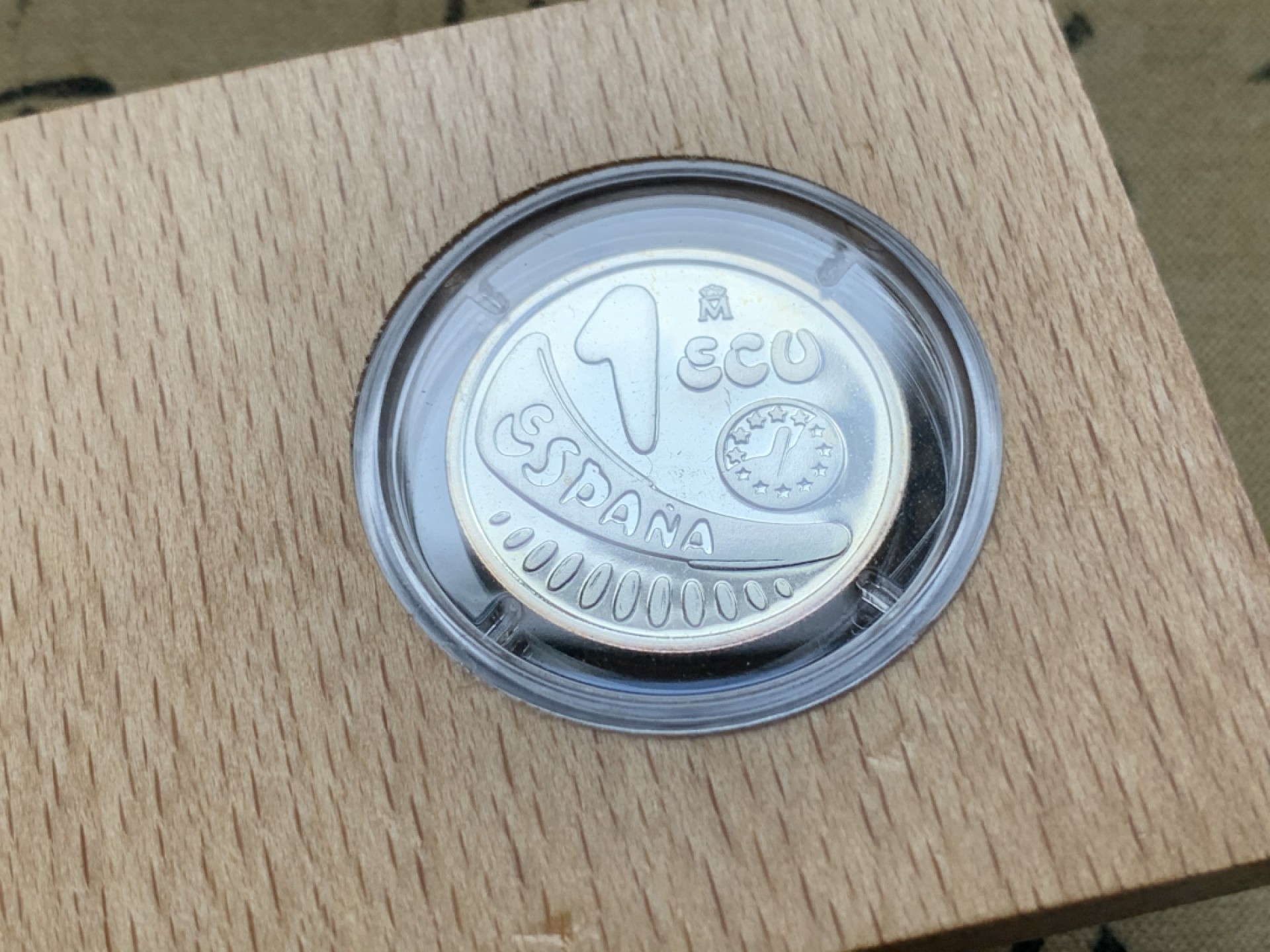 《竞宝斋》第74场-套币裸币专场 本周日，周一，周四.3场连拍（全场不限金额包邮） 原盒证书 西班牙 1989年骑牛 1ECU 精制银币