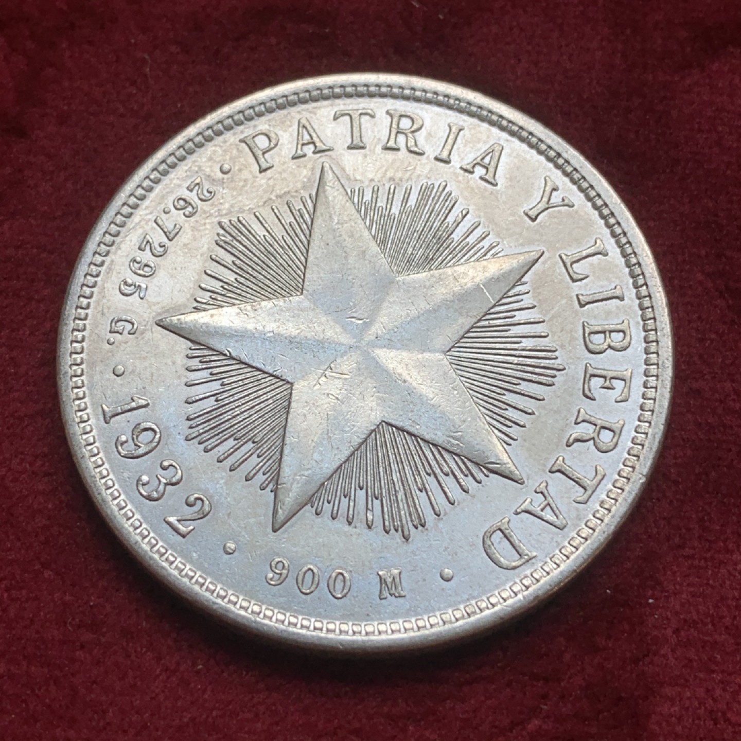 《竞宝斋》第74场-套币裸币专场 本周日，周一，周四.3场连拍（全场不限金额包邮） 古巴1932年大五星1比索 大银币 底光 无磕碰划痕 自己送评