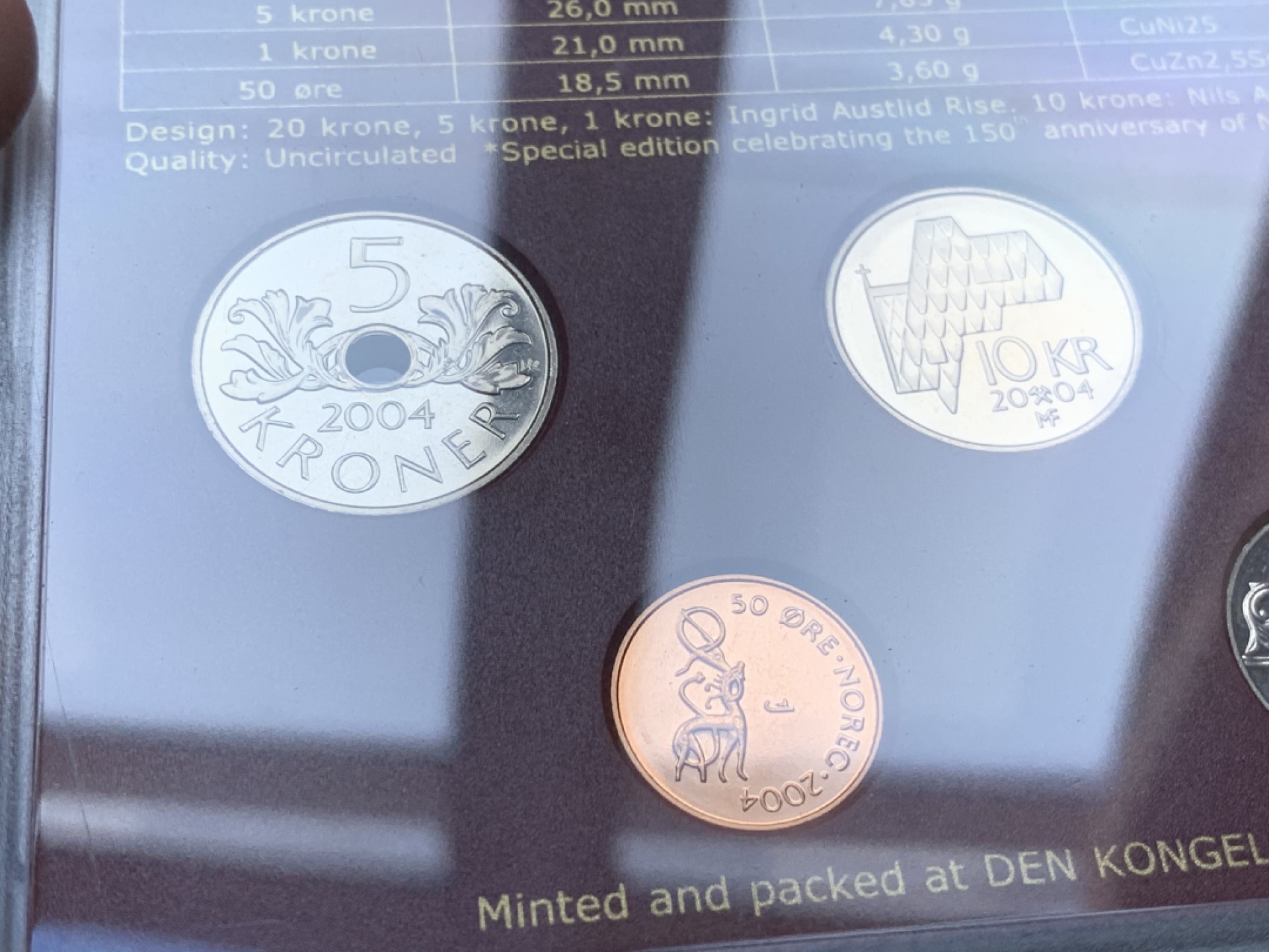 《竞宝斋》第74场-套币裸币专场 本周日，周一，周四.3场连拍（全场不限金额包邮） 卡装 挪威 2004年 哈拉尔五世国王 五枚套 不同面值 封装套币