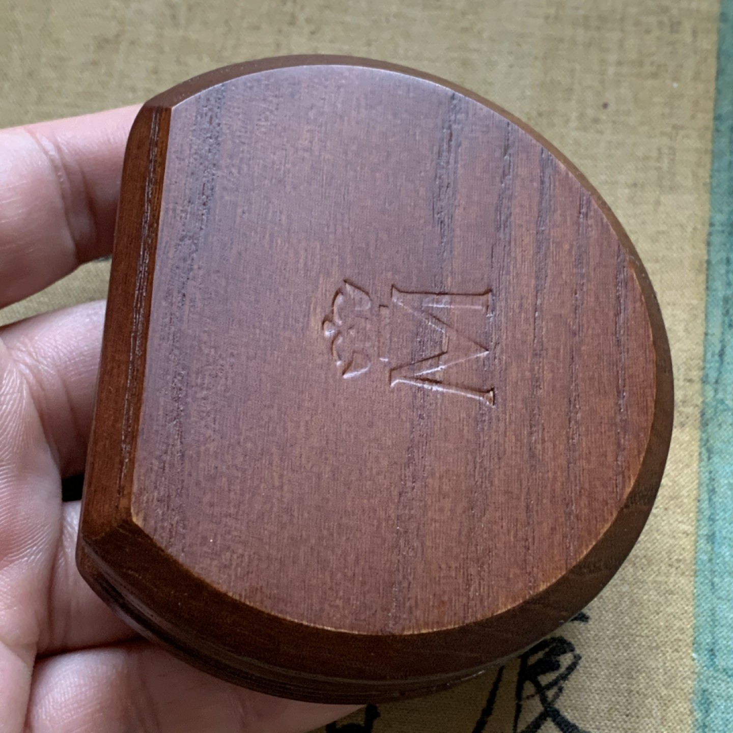 《竞宝斋》第74场-套币裸币专场 本周日，周一，周四.3场连拍（全场不限金额包邮） 原盒证书 西班牙1999年巴塞罗那市政府成立 750 周年 2000比塞塔精制大银币