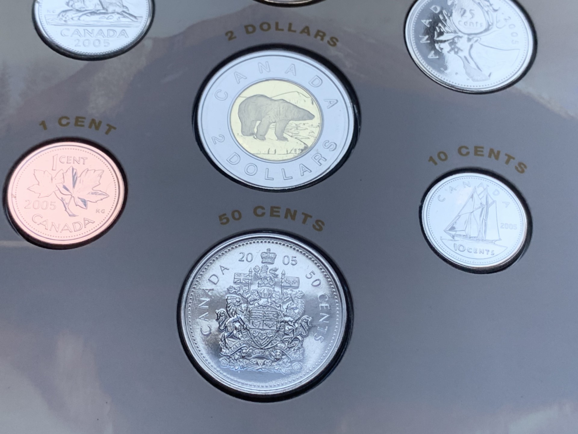 《竞宝斋》第74场-套币裸币专场 本周日，周一，周四.3场连拍（全场不限金额包邮） 2套 卡装 加拿大 2005年 七枚装套币 最大面值2元 完美状态