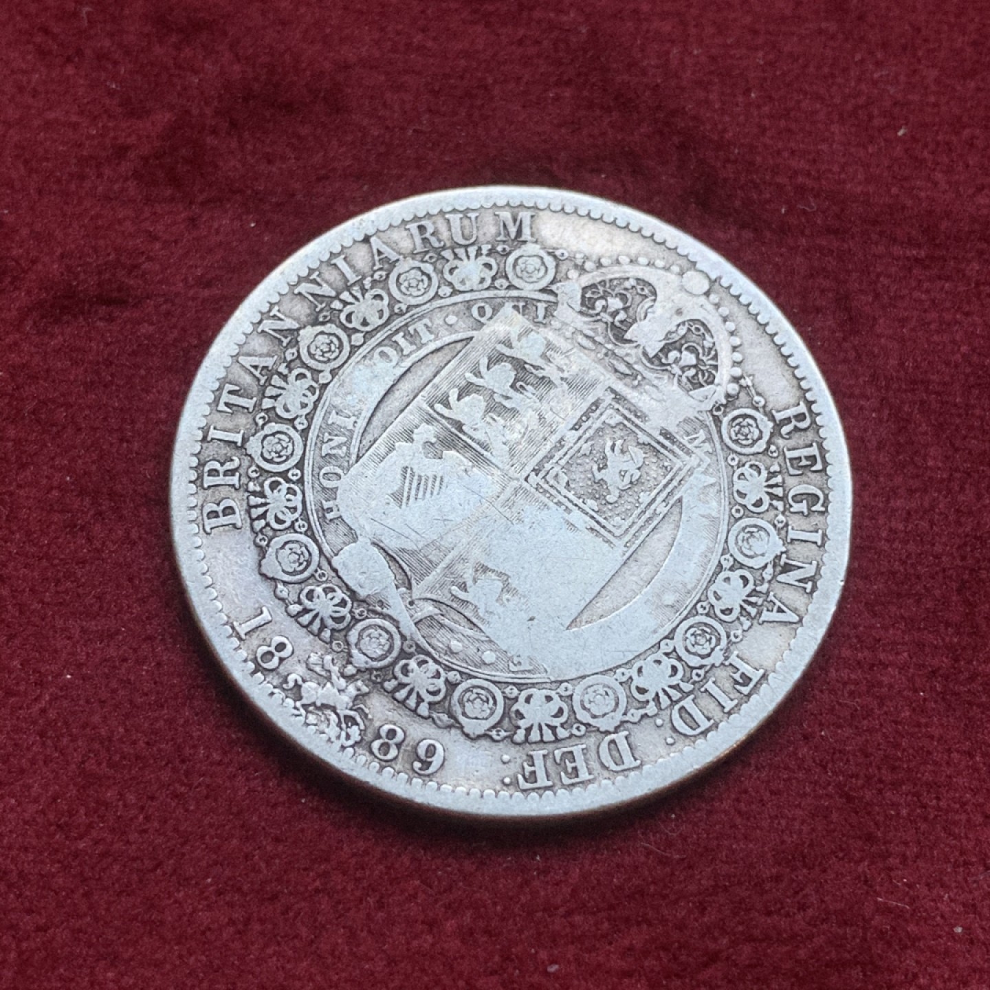 《竞宝斋》第74场-套币裸币专场 本周日，周一，周四.3场连拍（全场不限金额包邮） 英国 1889年 维多利亚女王 高冠版 半克朗 银币  925银 13.7克