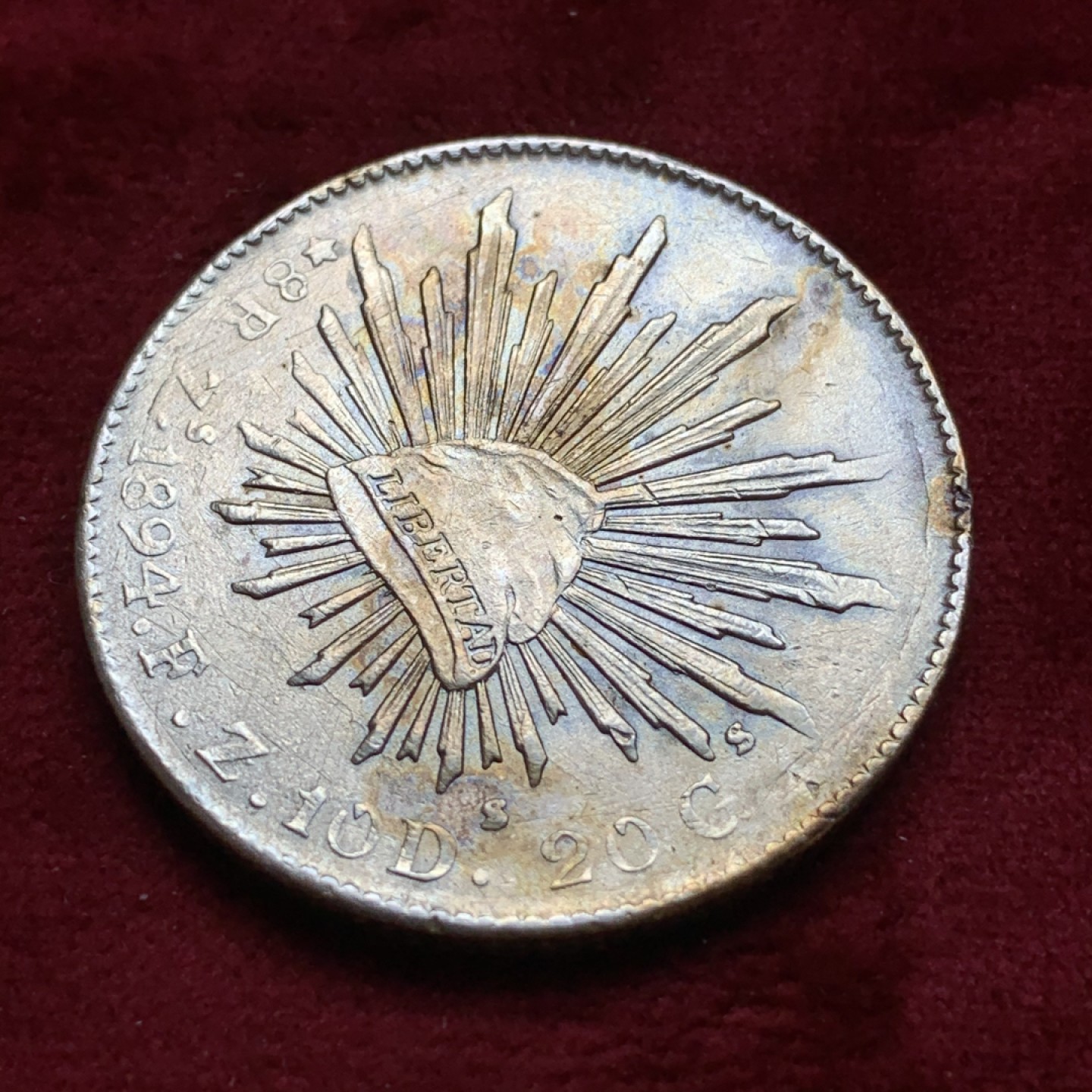 《竞宝斋》第74场-套币裸币专场 本周日，周一，周四.3场连拍（全场不限金额包邮） 墨西哥1894年Zs厂 花边鹰洋8R 近全羽 有洗过 币胚先天有小凸