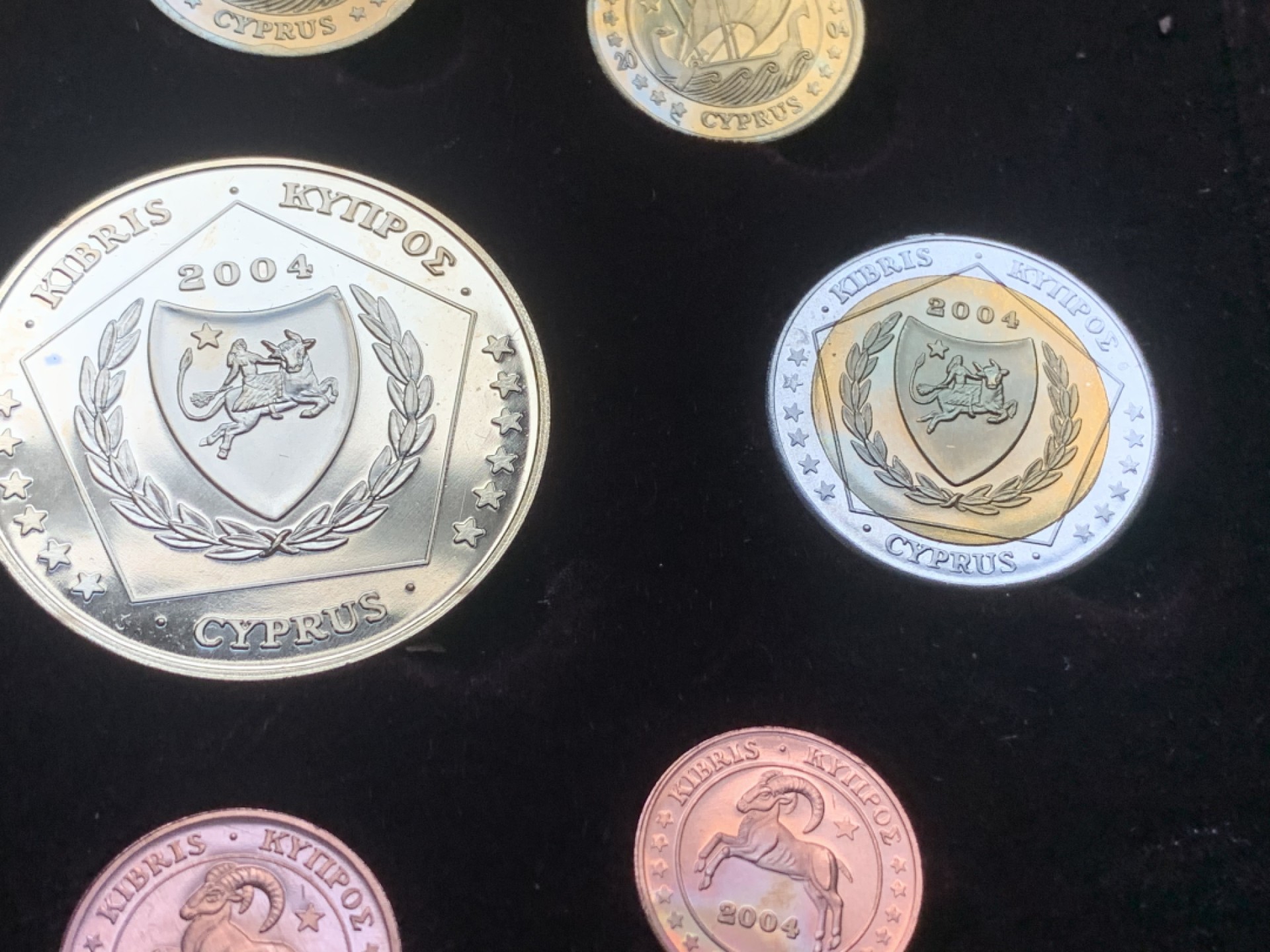 《竞宝斋》第74场-套币裸币专场 本周日，周一，周四.3场连拍（全场不限金额包邮） 原盒证书 塞浦路斯 2004年 ESSAI厂 试铸欧元 九枚套 套币