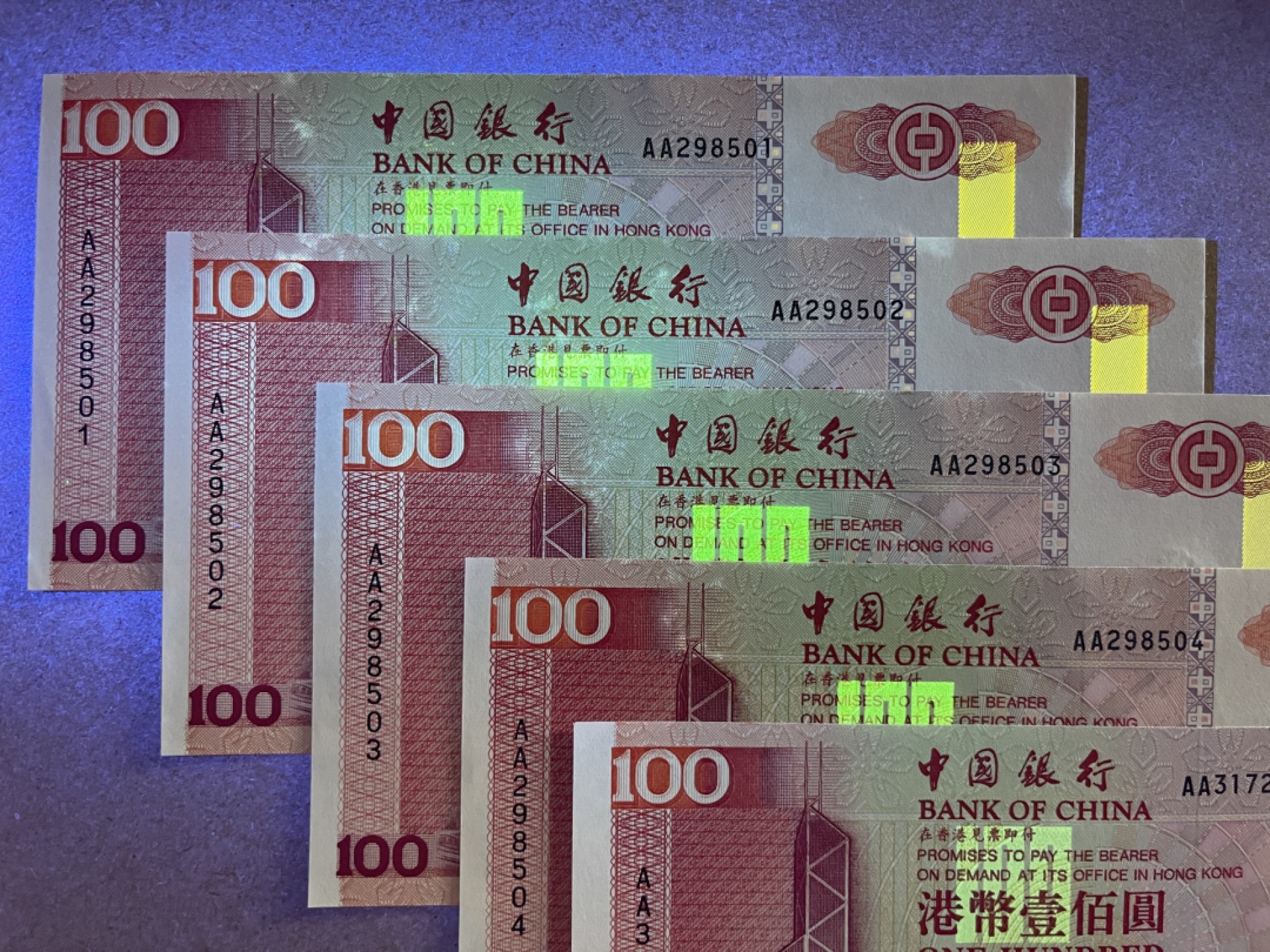 《张总收藏》64期——外币精品 香港100元5张 UNC 1994年 中国银行AA冠 局部有荧光斑