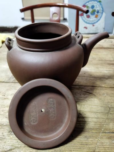 60年代  宜兴 紫砂 茶壶 三号 园壶 许华琴 制 14*20cm  - 60年代  宜兴 紫砂 茶壶 三号 园壶 许华琴 制 14*20cm 