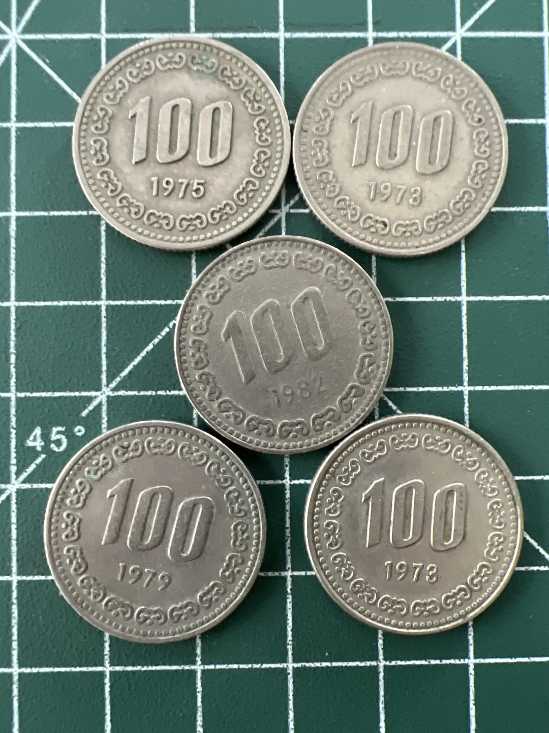 泡泡堂第二十七期   世界硬币纪念章专场（全场20包邮，偏远地区除外） 韩国老版100元五个