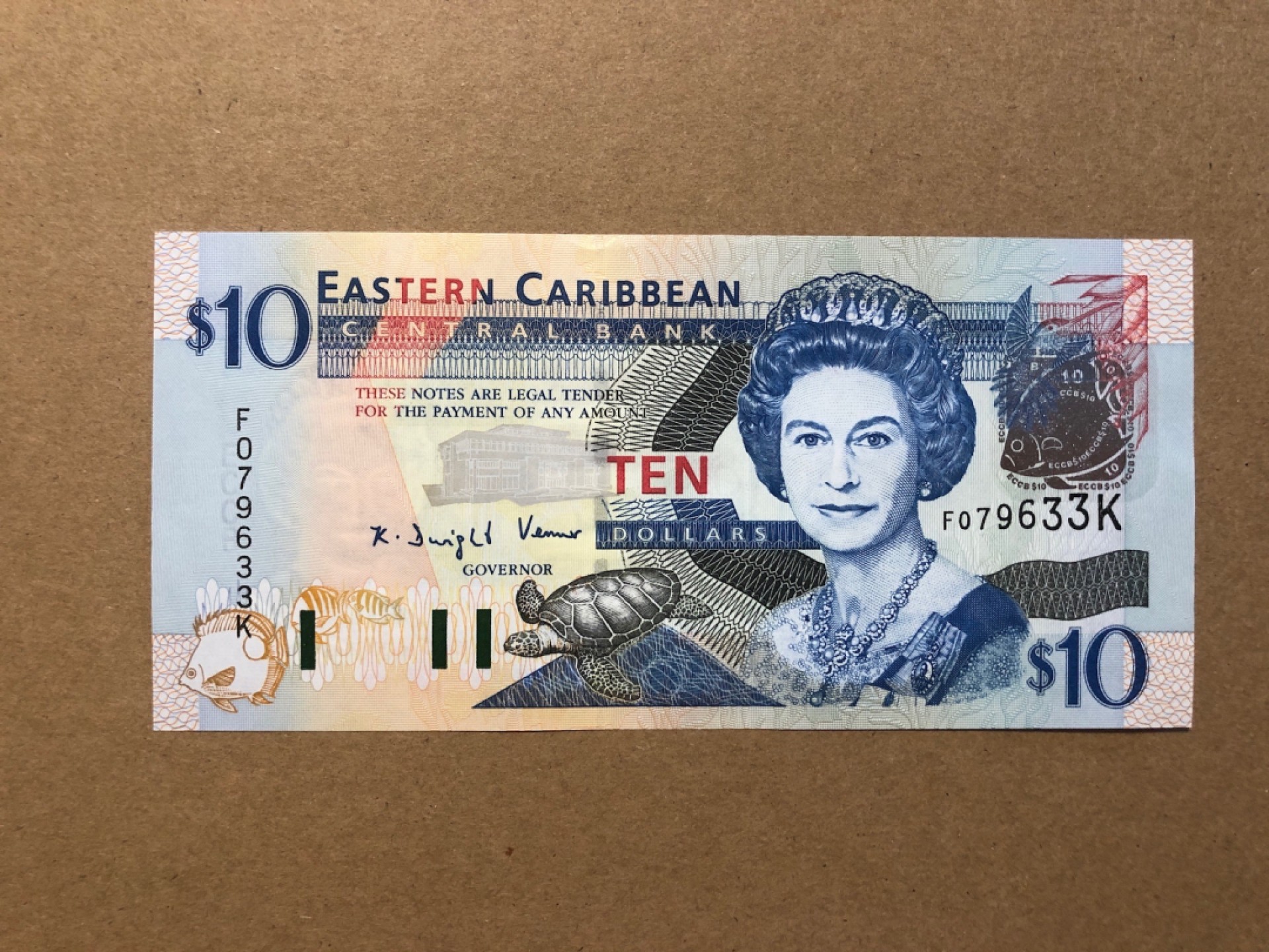 《张总收藏》64期——外币精品 东加勒比10元 UNC 2000年版