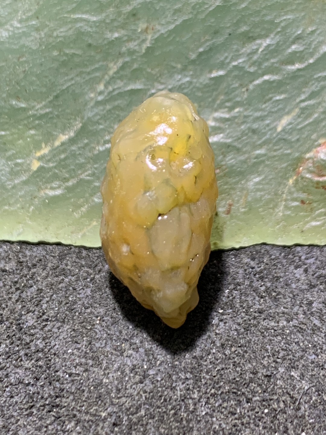 精美阿拉善筋脉石原石珠子一颗，