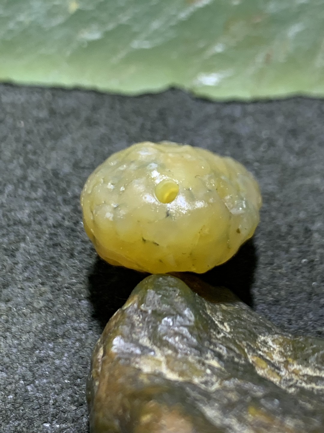 精美阿拉善筋脉石原石珠子一颗，