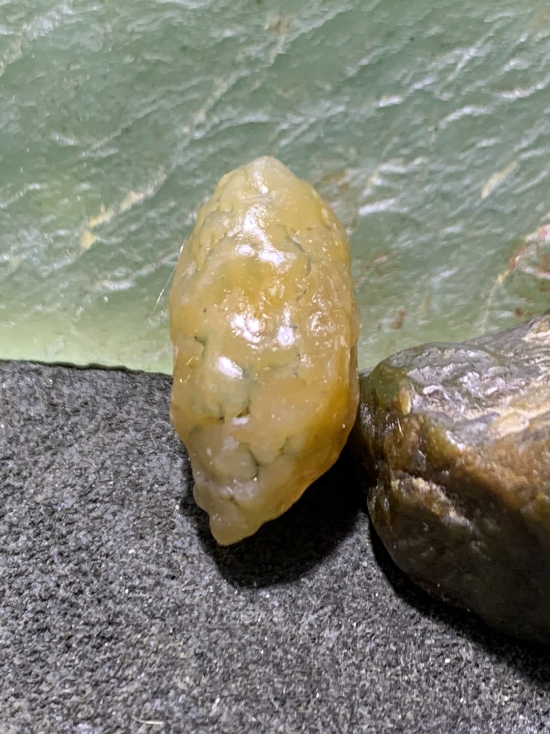 精美阿拉善筋脉石原石珠子一颗，