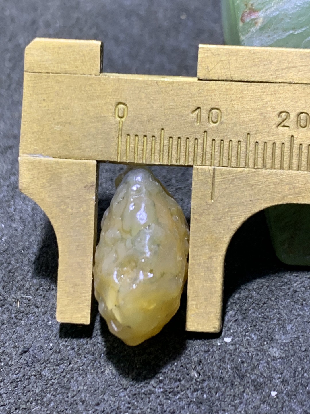 精美阿拉善筋脉石原石珠子一颗，