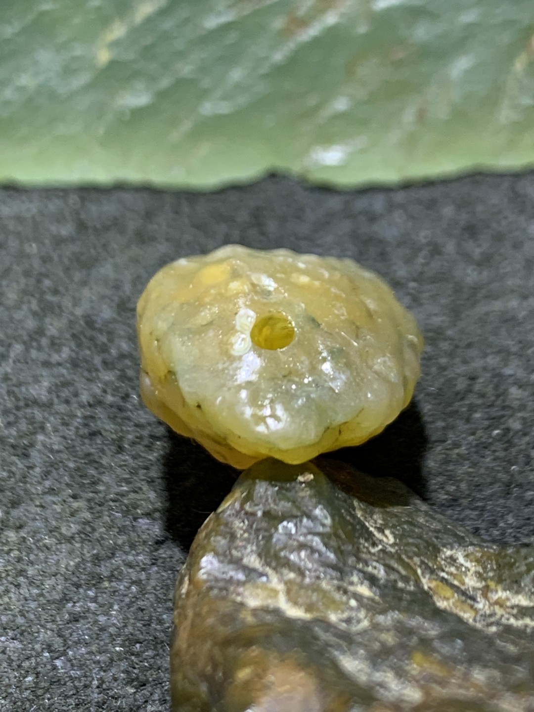 精美阿拉善筋脉石原石珠子一颗，