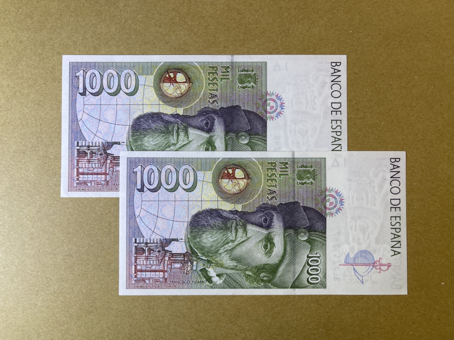 《张总收藏》64期——外币精品 西班牙1000比塞塔连号2张 UNC 1992年版