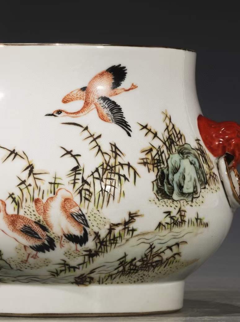 美品·款识“官窑内造·许品衡制”精工细作满工粉彩芦苇大雁纹兽首贯耳香炉