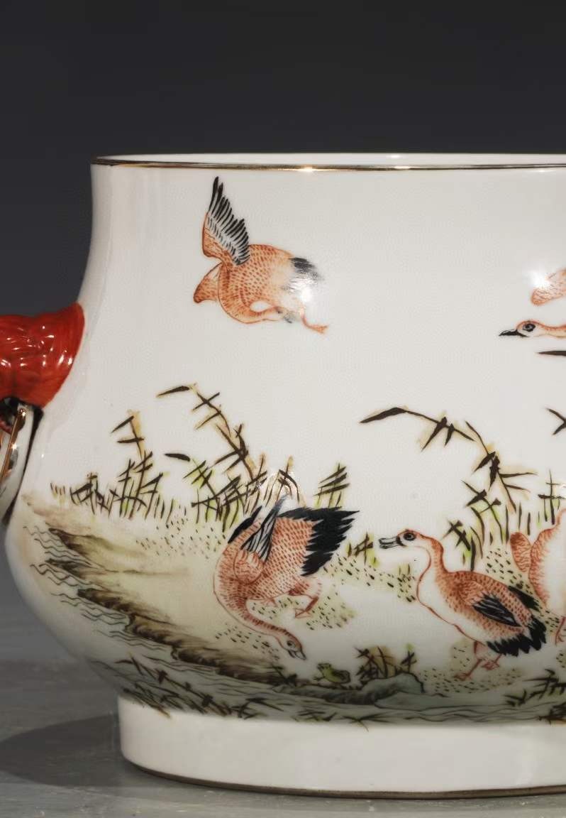 美品·款识“官窑内造·许品衡制”精工细作满工粉彩芦苇大雁纹兽首贯耳香炉