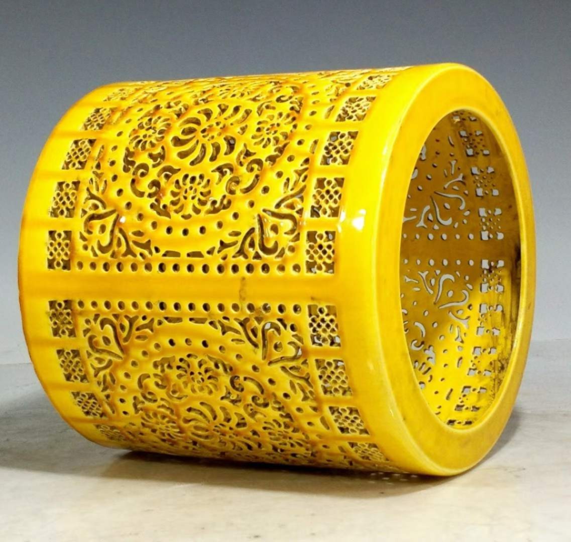 大明弘治年制黄釉满工镂雕笔筒- 亚太艺术品- 亚太艺术品- 麦稀奇