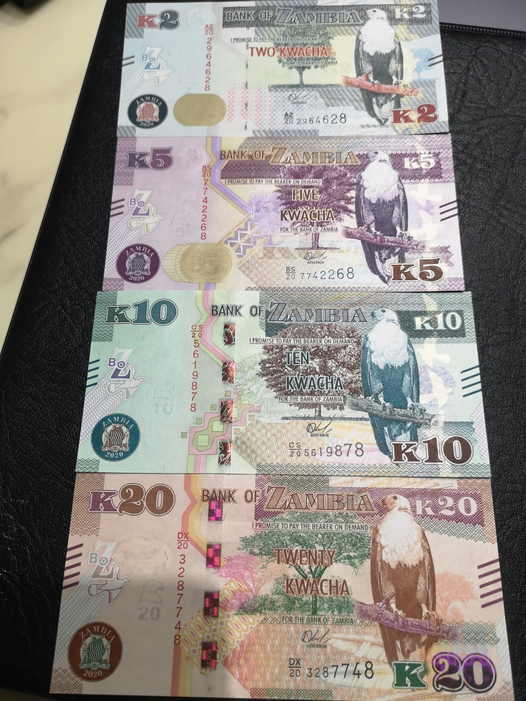 《外钞收藏家》第一百九十三期 赞比亚2、5、10、20 四张一起 全新UNC