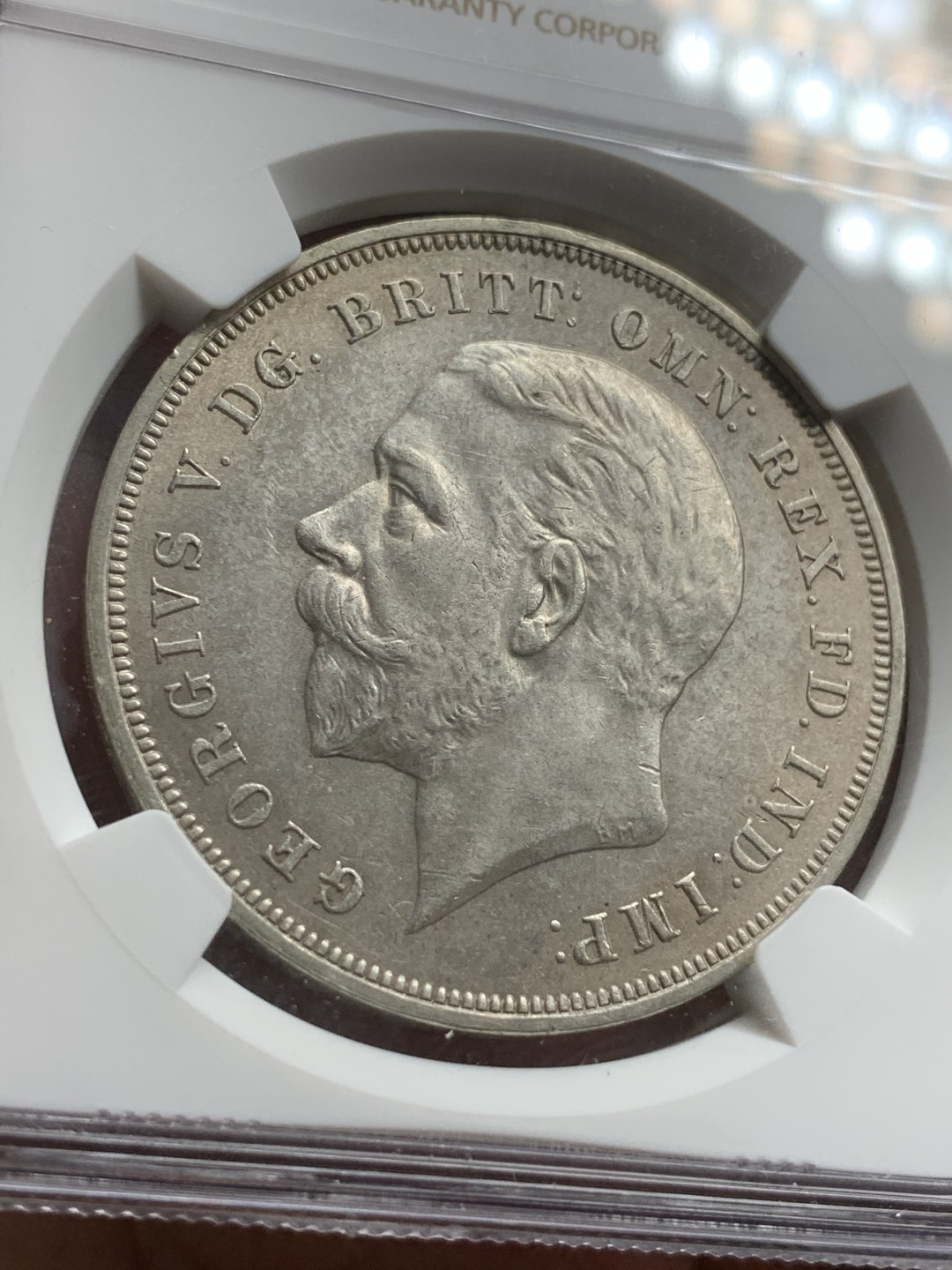 《竞宝斋》第75场-本周日，周一2场连拍（全场不限金额包邮） NGC MS63 原光1935年英国乔治五世木马剑一克朗银币