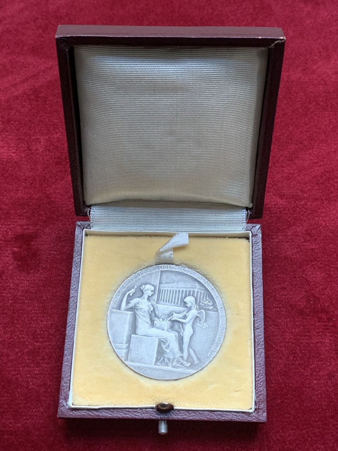 《竞宝斋》第75场-本周日，周一2场连拍（全场不限金额包邮） 原盒罗蒂作品巴黎股票经纪人镀银铜章 37mm，21.2克，BRONZE铜标