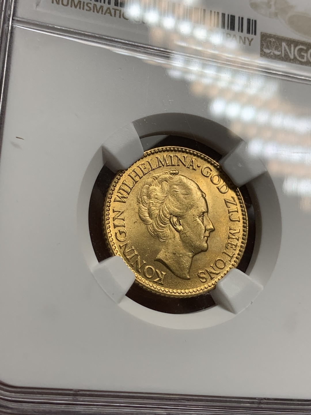 《竞宝斋》第75场-本周日，周一2场连拍（全场不限金额包邮） NGC MS64 原光荷兰1925年威廉明娜女王10盾金币6.73克