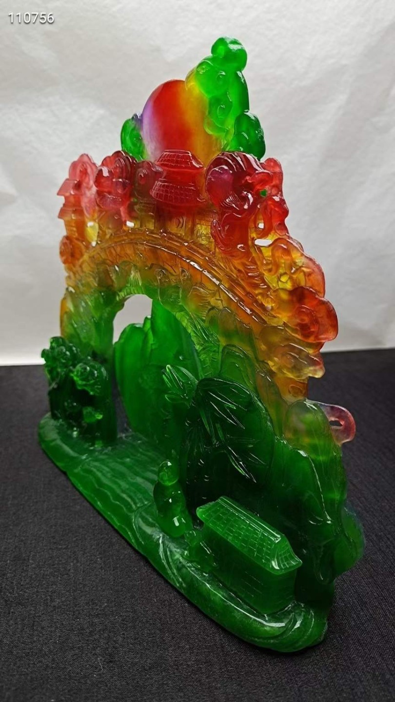 龙石种多彩超大超厚翡翠“鹊桥相会”摆件，整料雕刻，水头超好，超级完美 