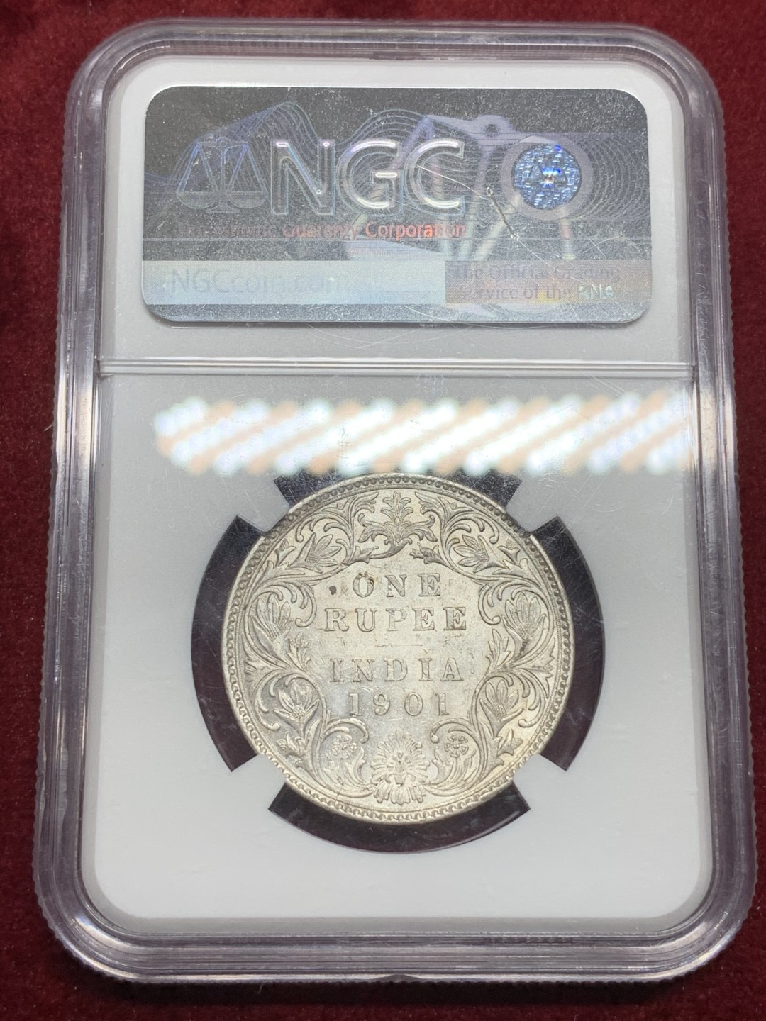 《竞宝斋》第75场-本周日，周一2场连拍（全场不限金额包邮） NGC MS 60英属印度1901B 维多利亚女王 1卢比银币 底板光亮 细节非常好