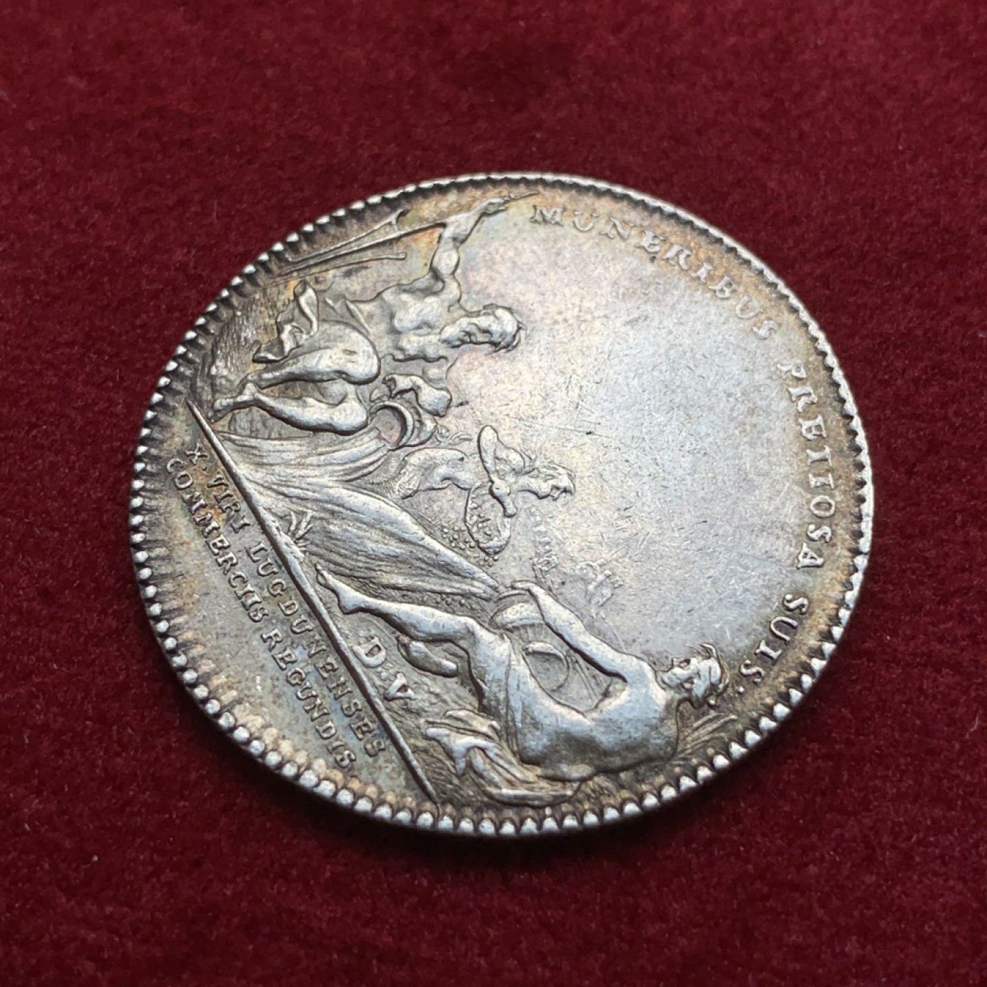 《竞宝斋》第75场-本周日，周一2场连拍（全场不限金额包邮） 法国 18世纪 里昂商会 圆形 银质 代币 双面金色包浆 磨损小 细节清晰 难得品种 10克 30.6mm直径